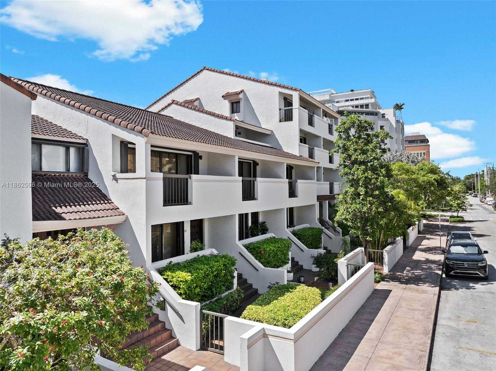Small Image of 2600 CARDENA ST #11, Coral Gables Number 25