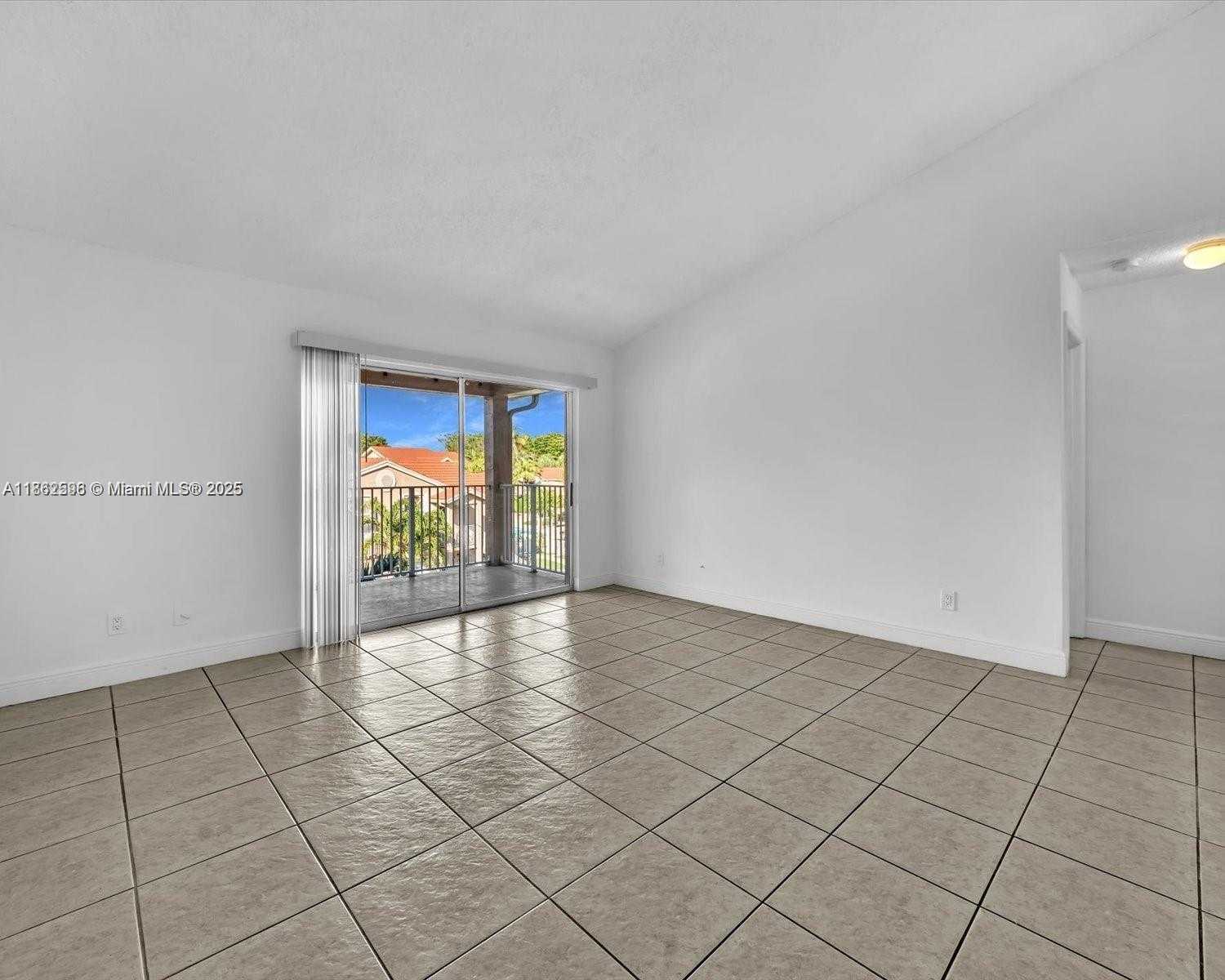 Small Image of 15770 SOUTH WEST 106TH TER #303, Miami Number 16