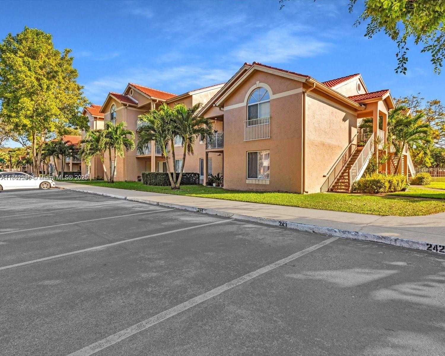 Small Image of 15770 SOUTH WEST 106TH TER #303, Miami Number 2
