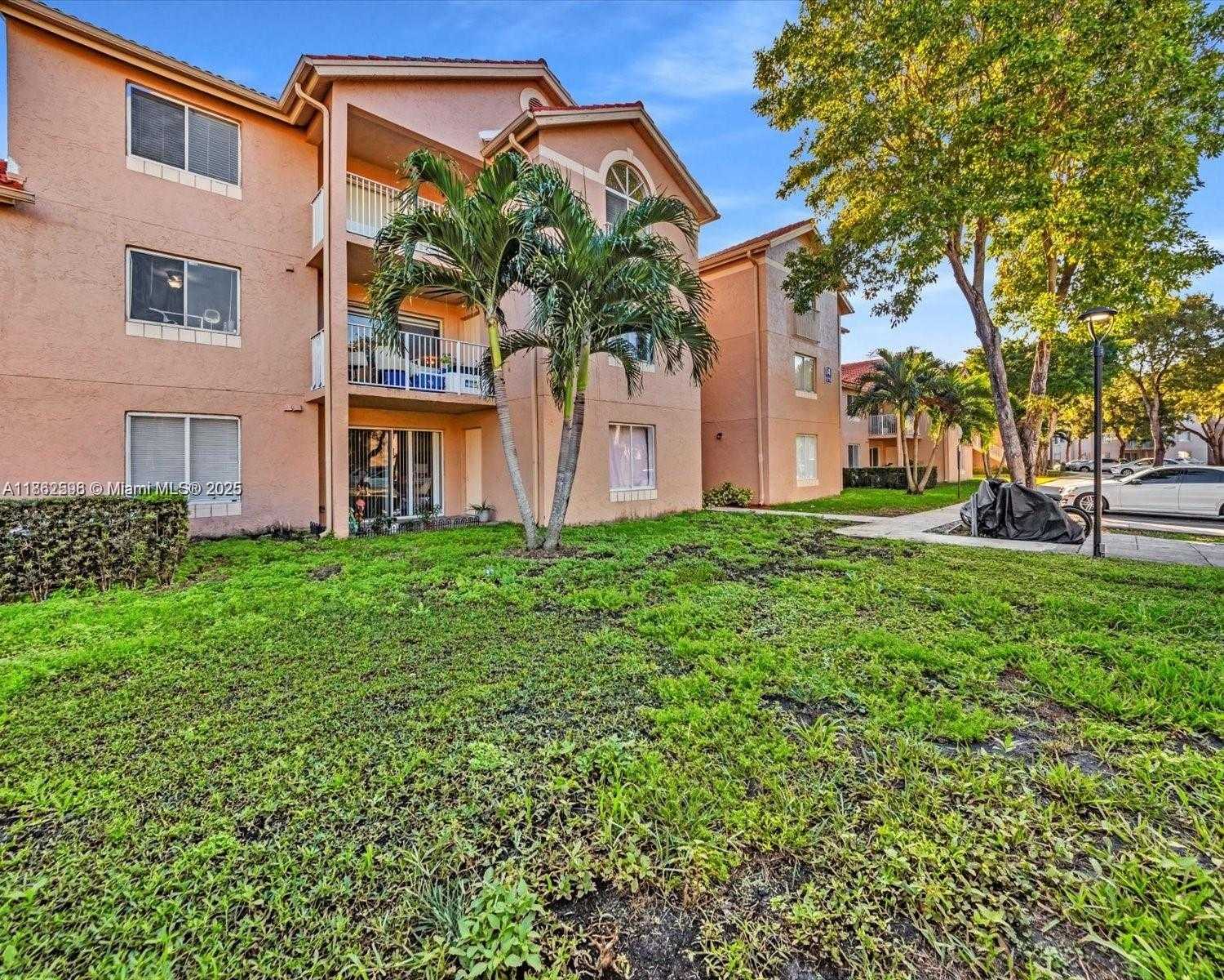 Small Image of 15770 SOUTH WEST 106TH TER #303, Miami Number 3