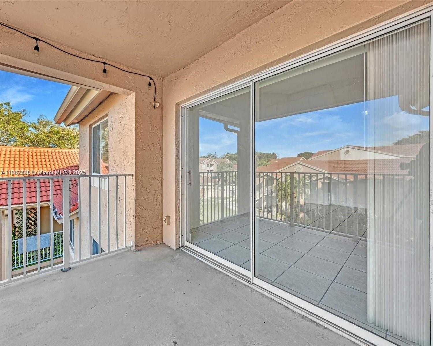 Small Image of 15770 SOUTH WEST 106TH TER #303, Miami Number 60