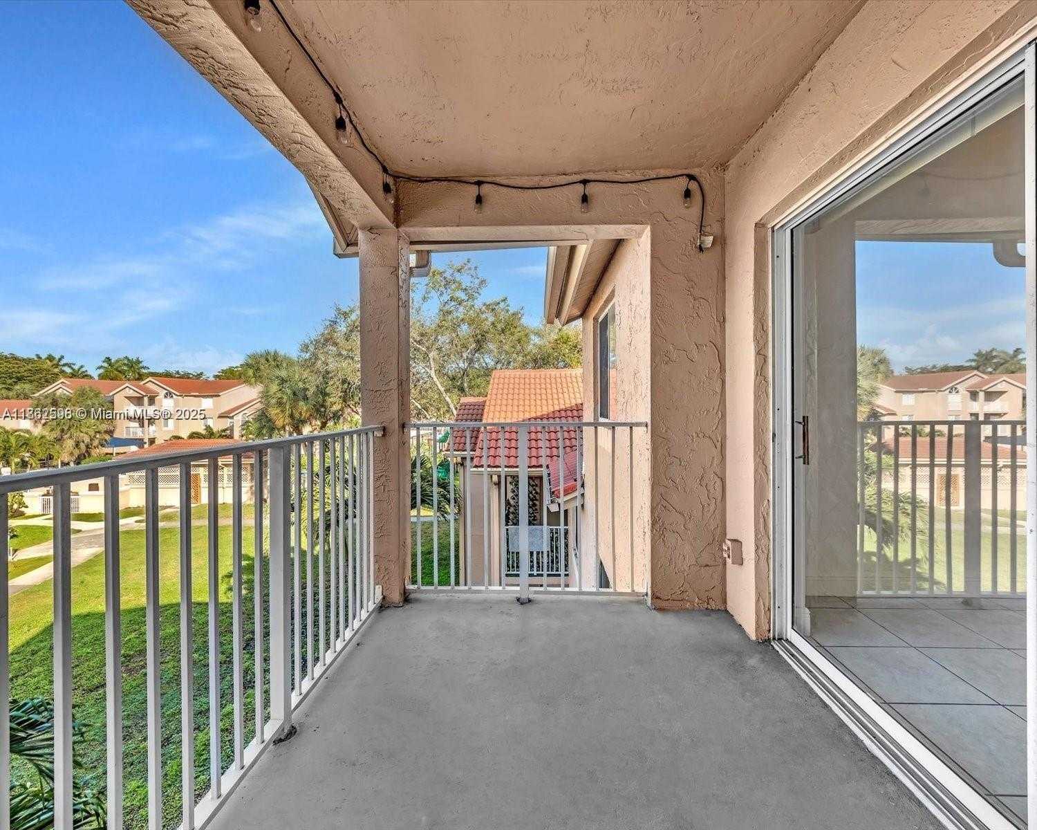 Small Image of 15770 SOUTH WEST 106TH TER #303, Miami Number 61