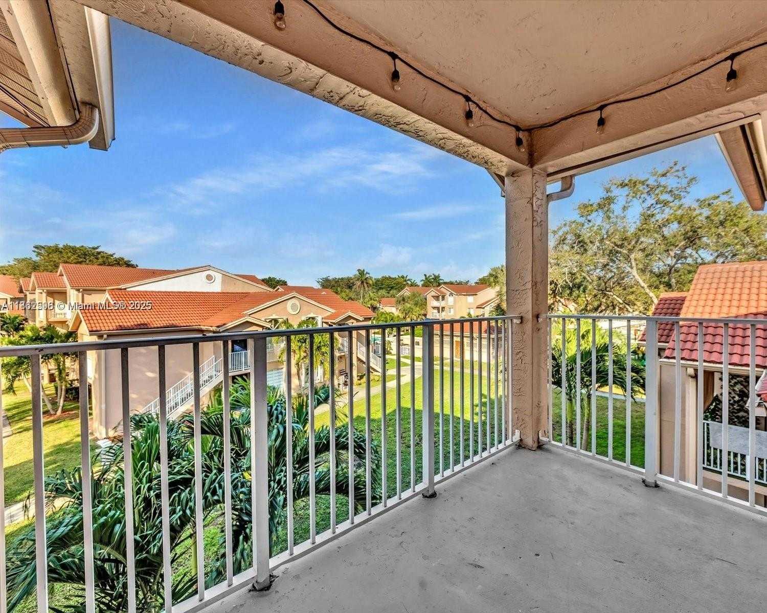 Small Image of 15770 SOUTH WEST 106TH TER #303, Miami Number 62