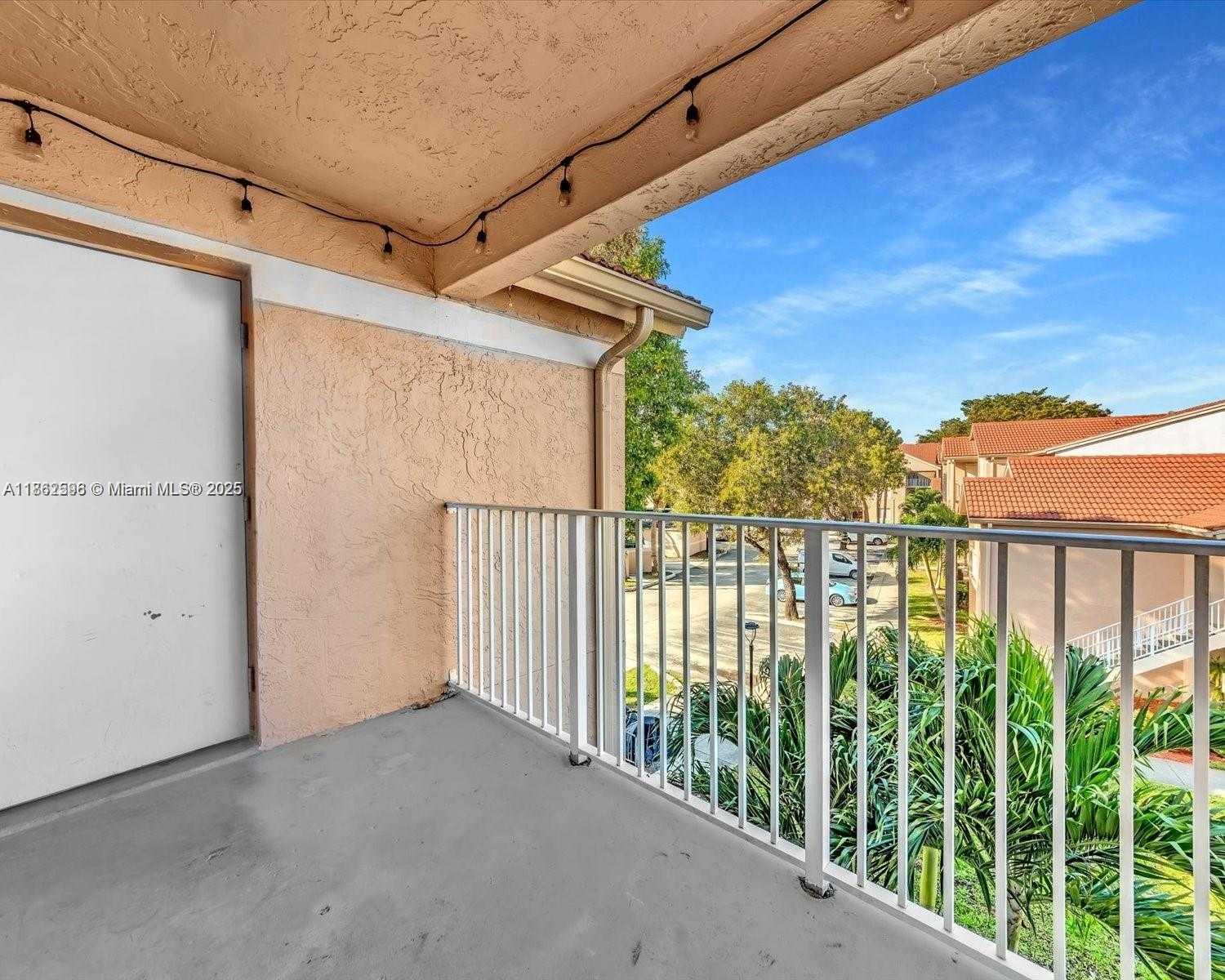 Small Image of 15770 SOUTH WEST 106TH TER #303, Miami Number 64
