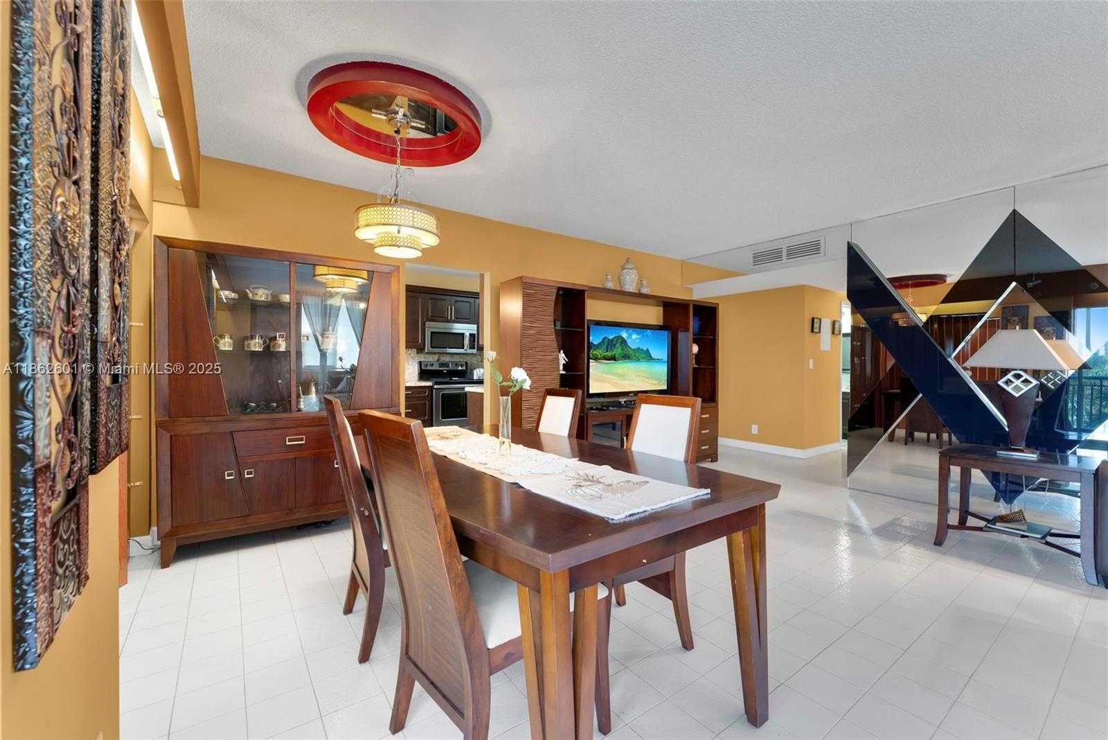 Small Image of 3800 HILLCREST DR #412, Hollywood Number 10