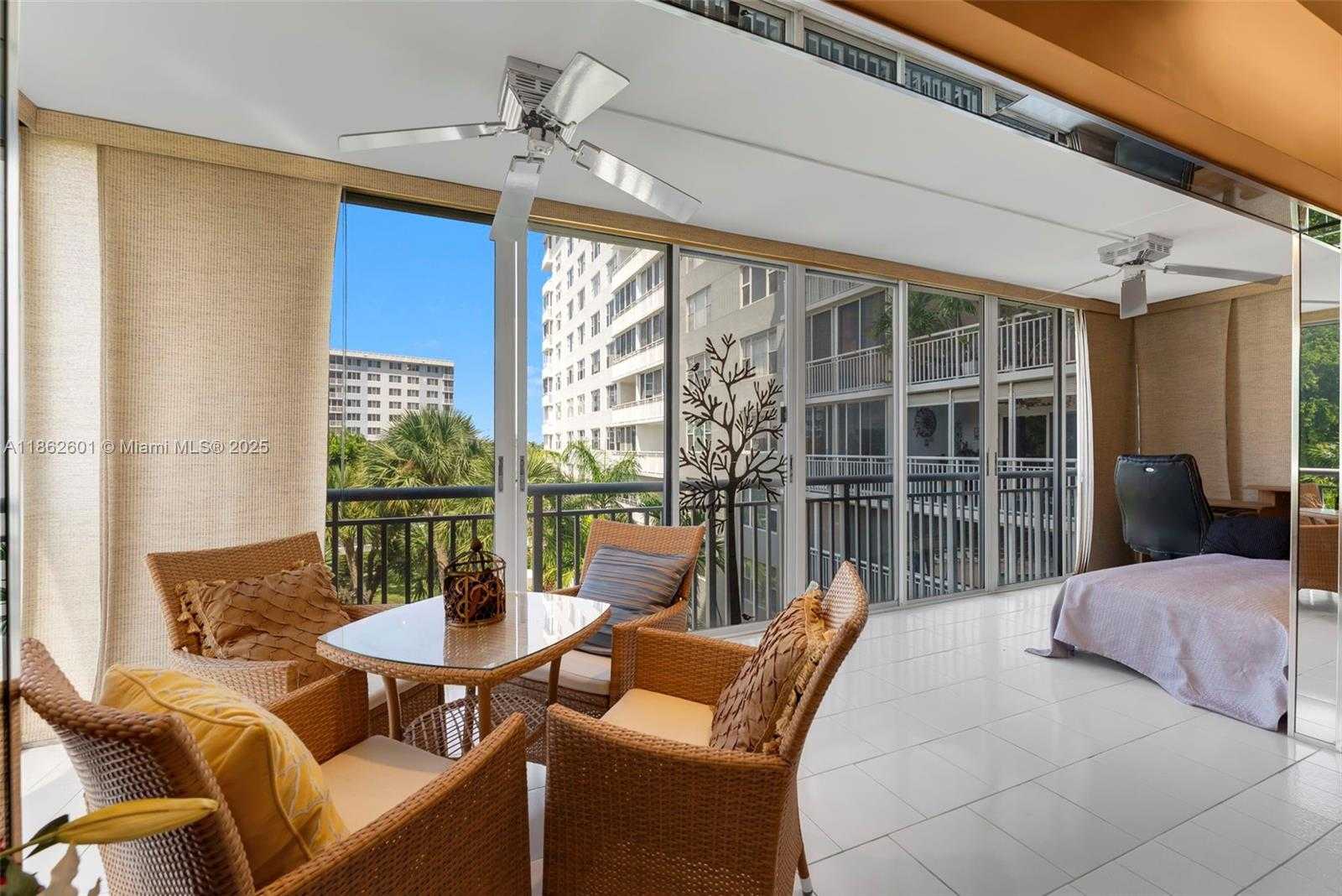 Small Image of 3800 HILLCREST DR #412, Hollywood Number 11
