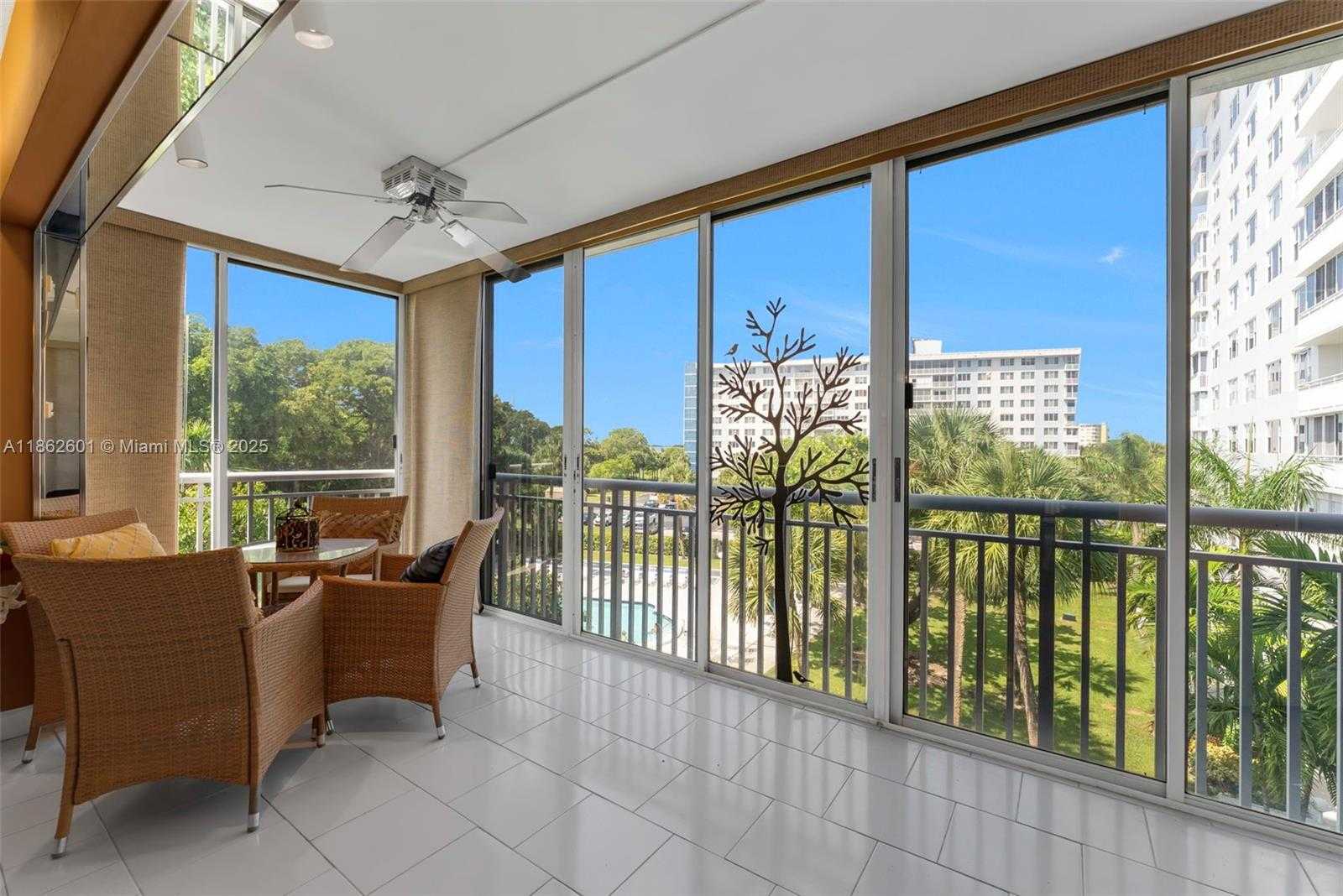 Small Image of 3800 HILLCREST DR #412, Hollywood Number 12