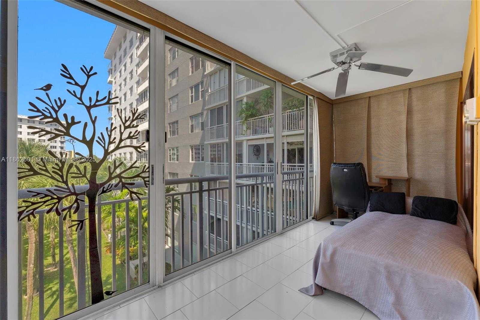 Small Image of 3800 HILLCREST DR #412, Hollywood Number 13