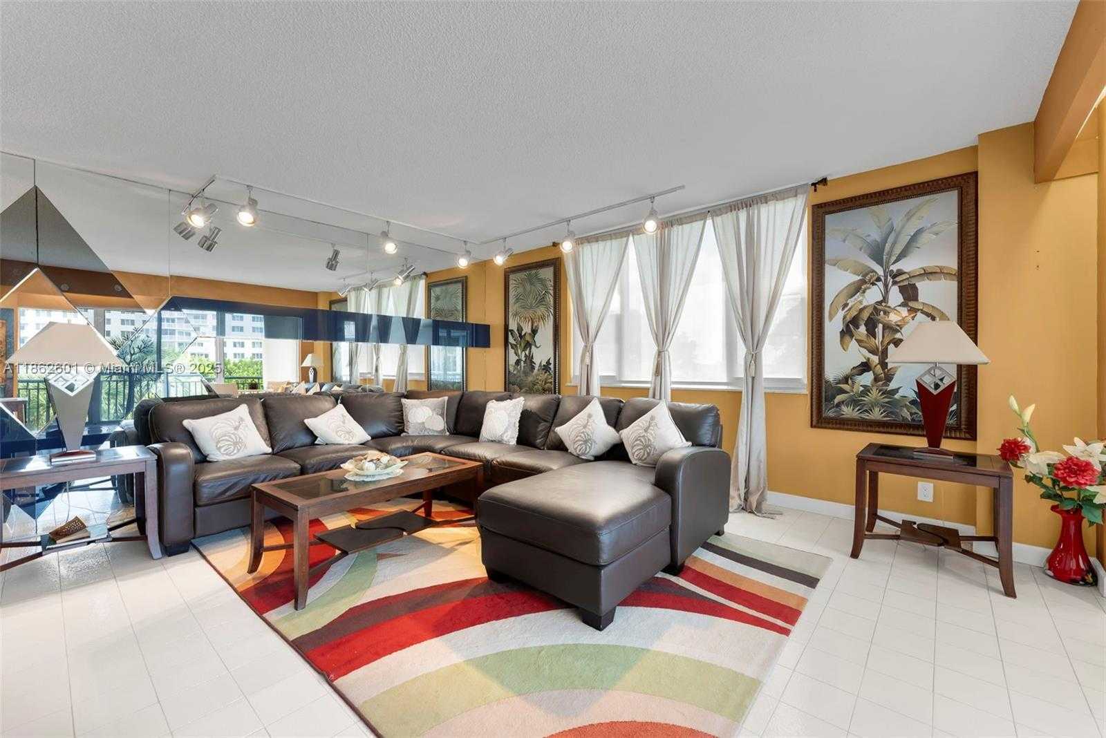 Small Image of 3800 HILLCREST DR #412, Hollywood Number 14