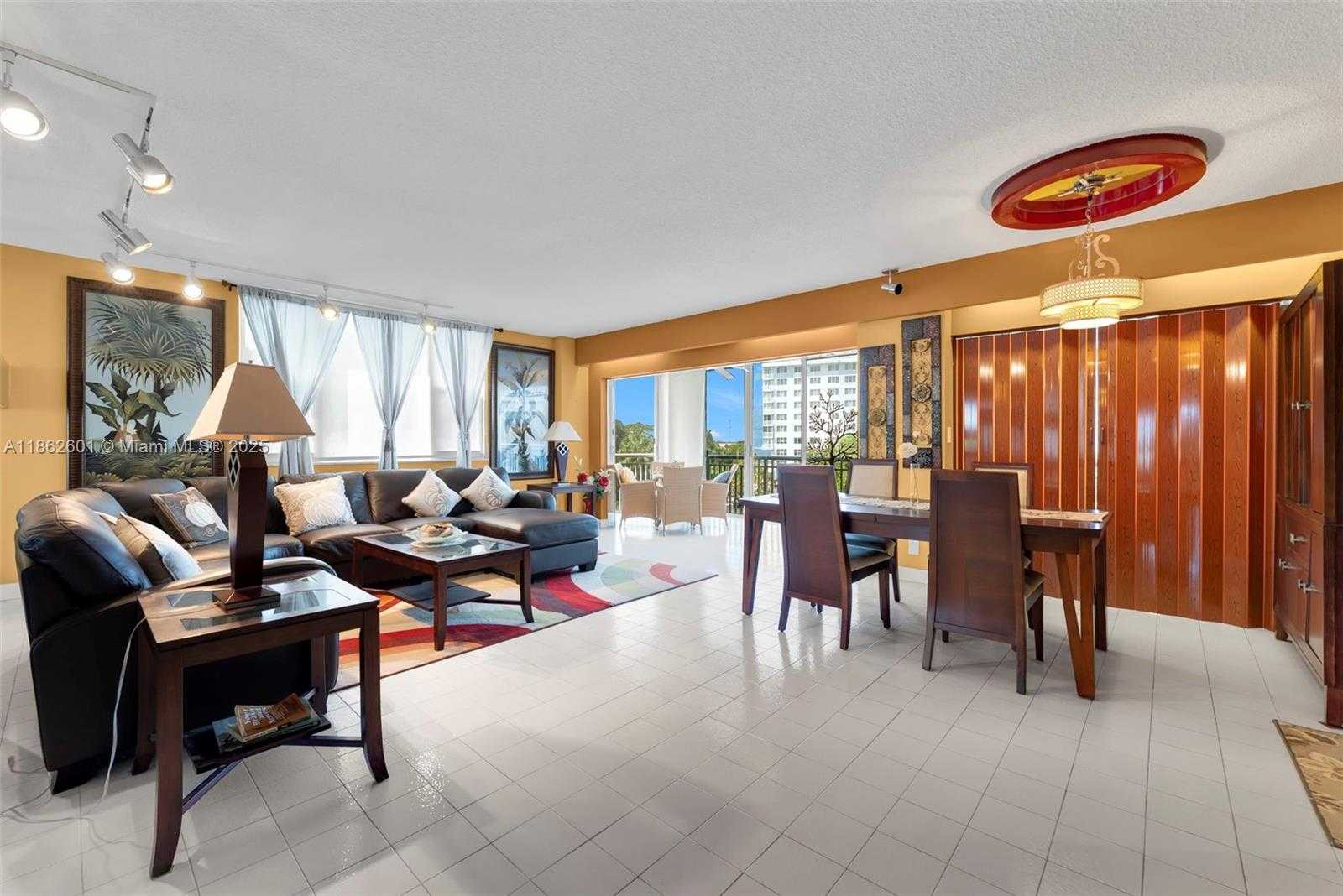 Small Image of 3800 HILLCREST DR #412, Hollywood Number 15