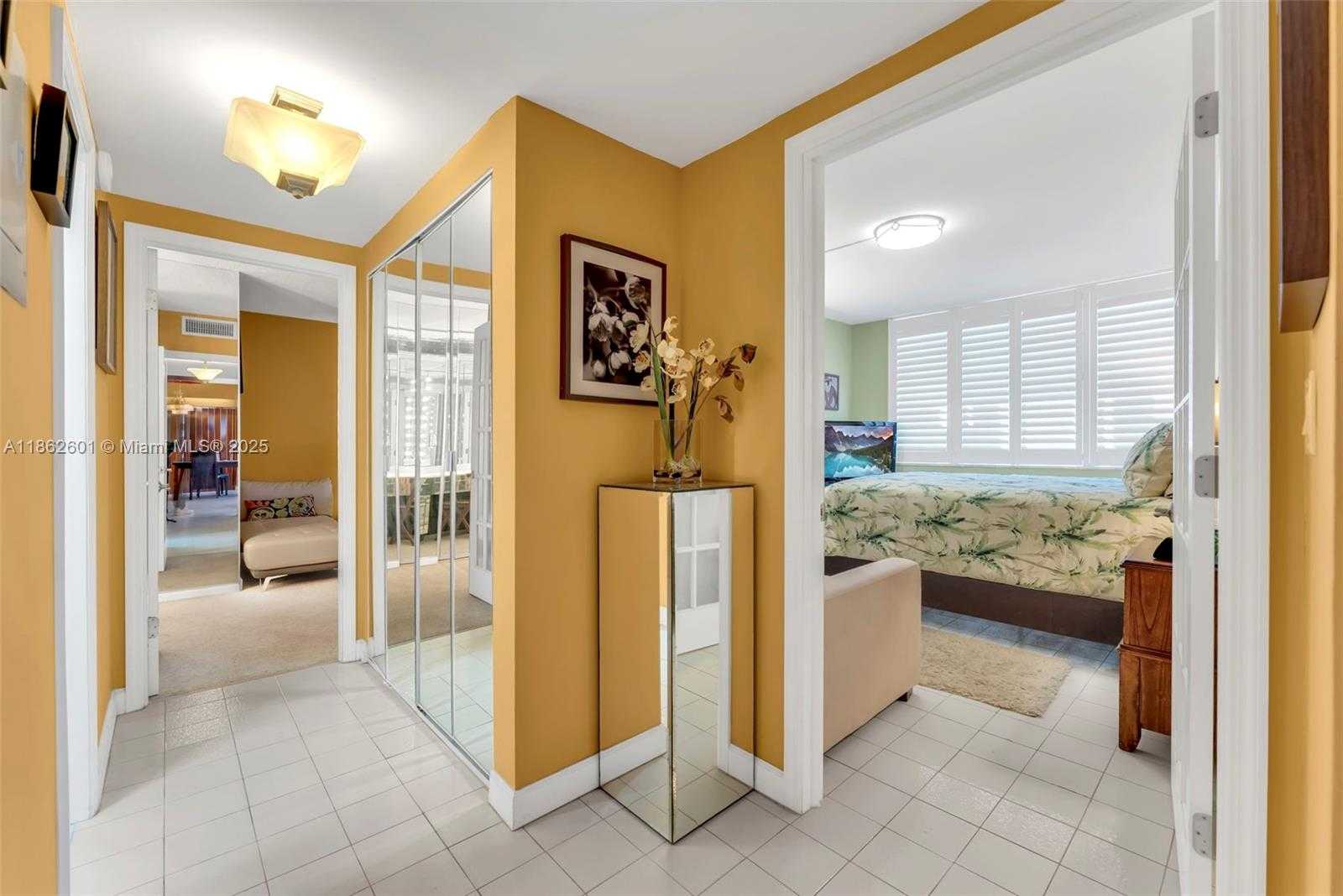 Small Image of 3800 HILLCREST DR #412, Hollywood Number 17