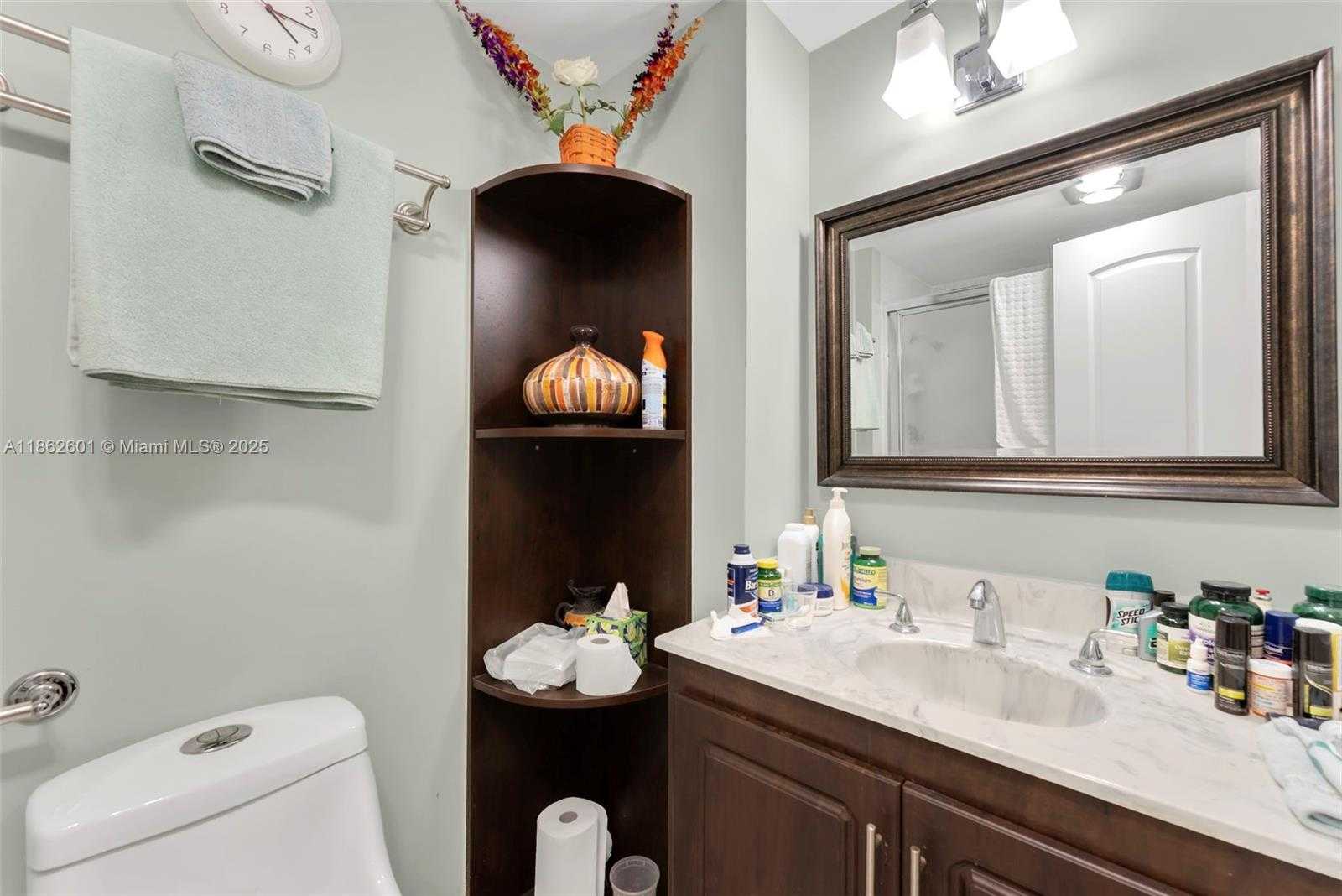 Small Image of 3800 HILLCREST DR #412, Hollywood Number 20