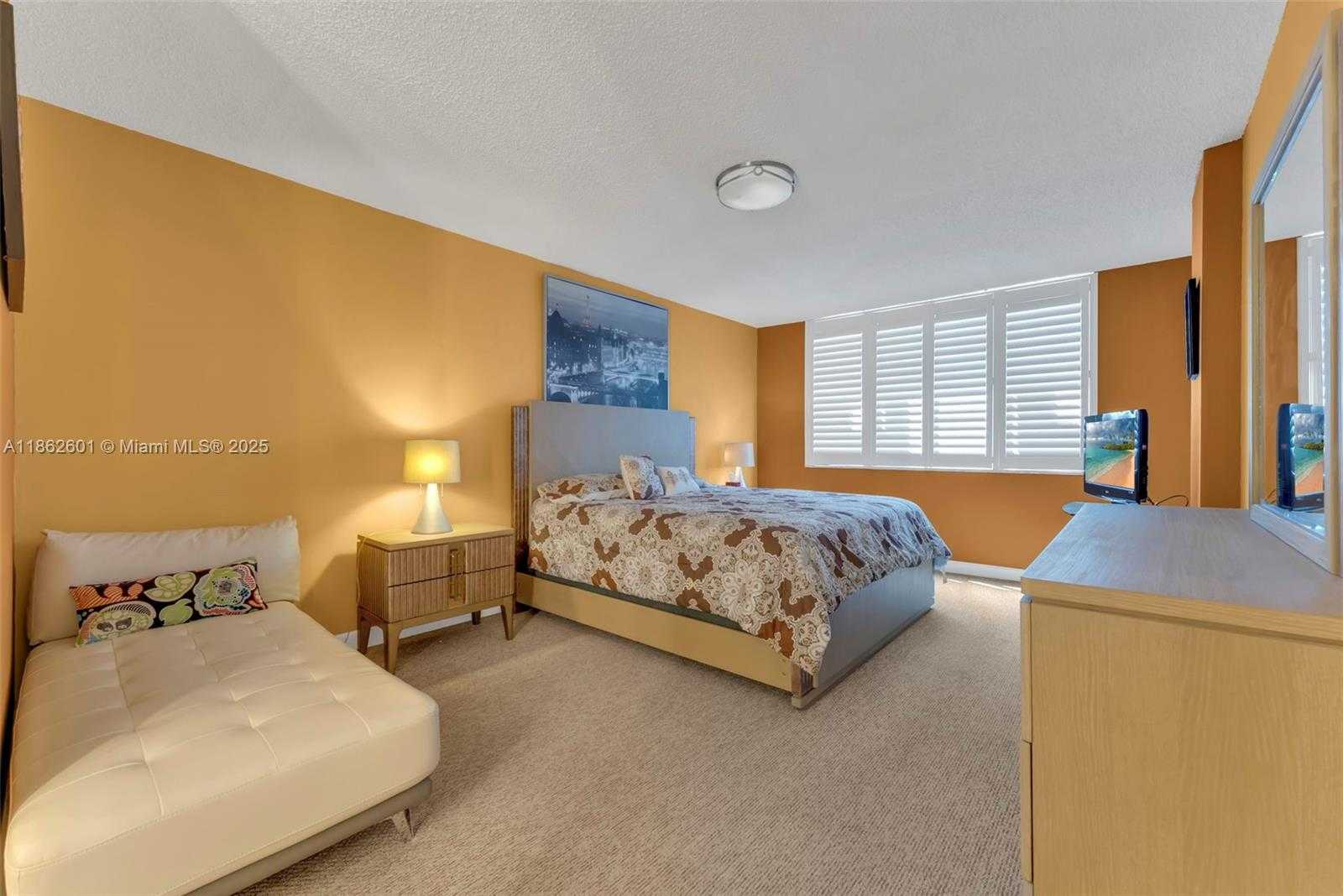 Small Image of 3800 HILLCREST DR #412, Hollywood Number 21