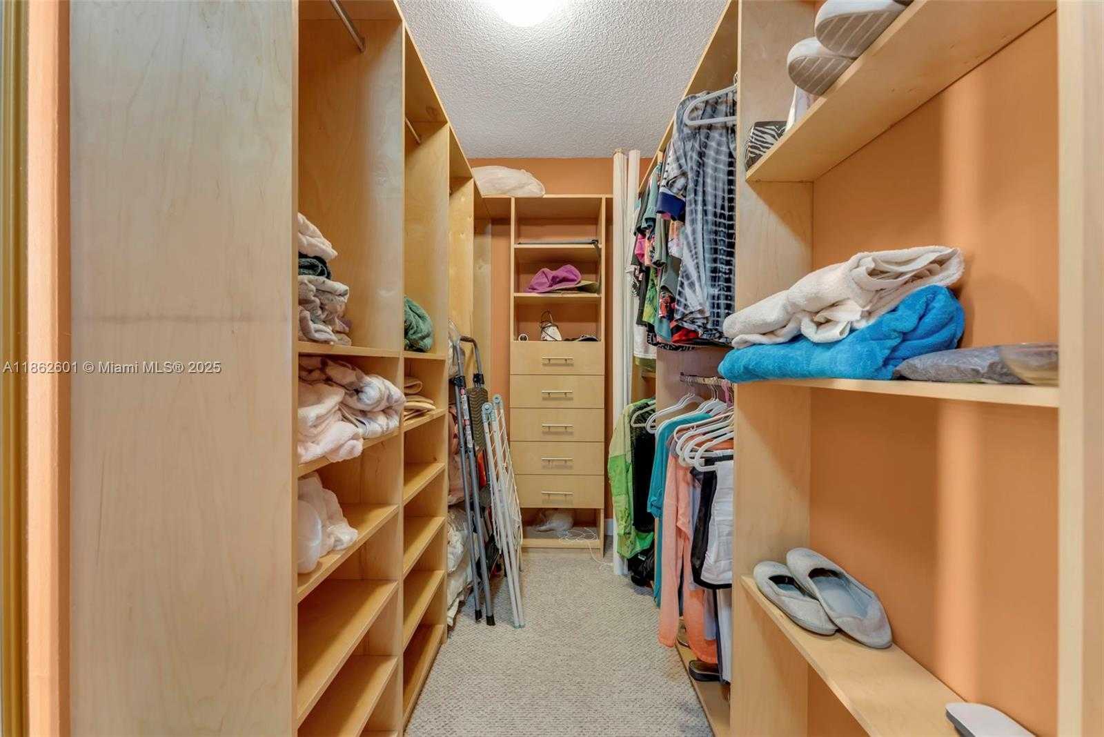 Small Image of 3800 HILLCREST DR #412, Hollywood Number 24