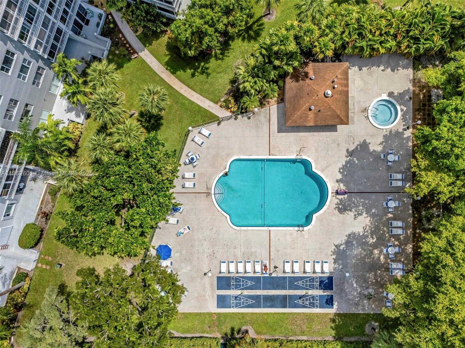 Small Image of 3800 HILLCREST DR #412, Hollywood Number 26
