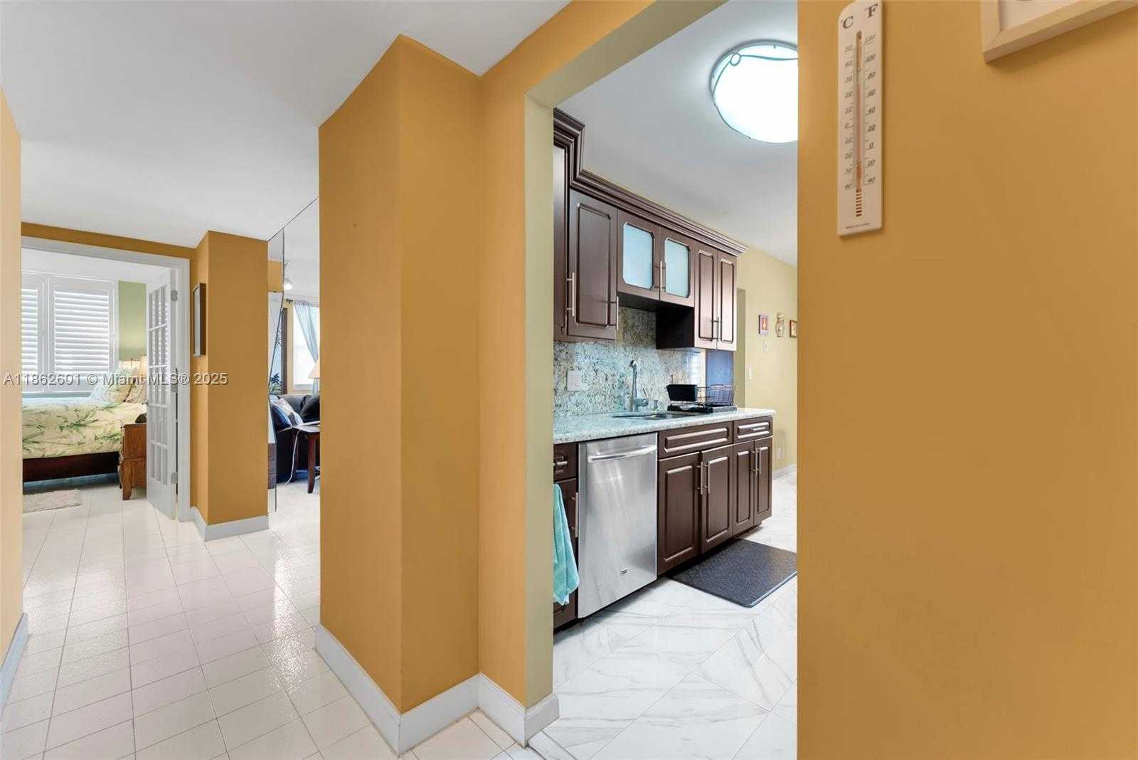 Small Image of 3800 HILLCREST DR #412, Hollywood Number 3