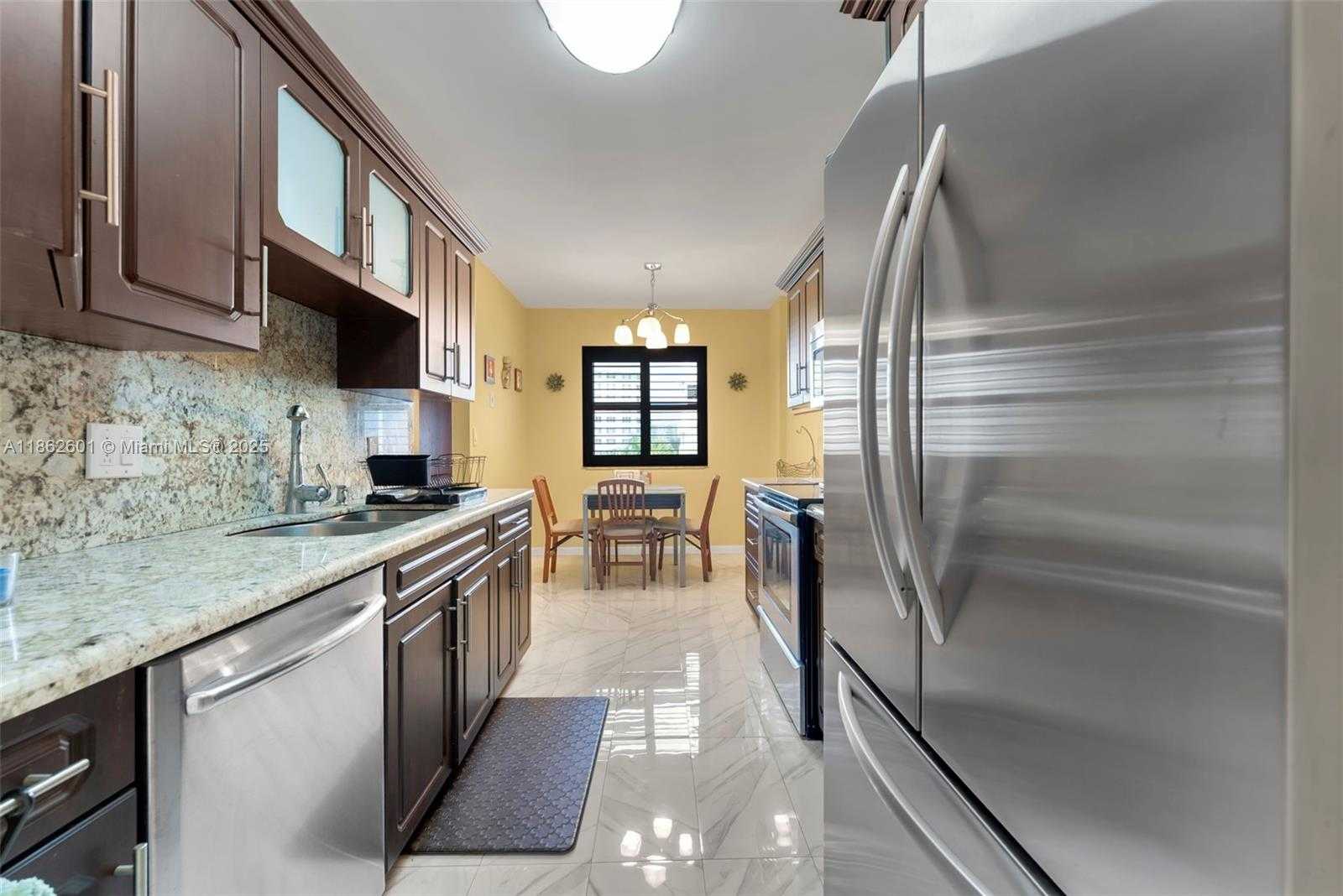 Small Image of 3800 HILLCREST DR #412, Hollywood Number 4