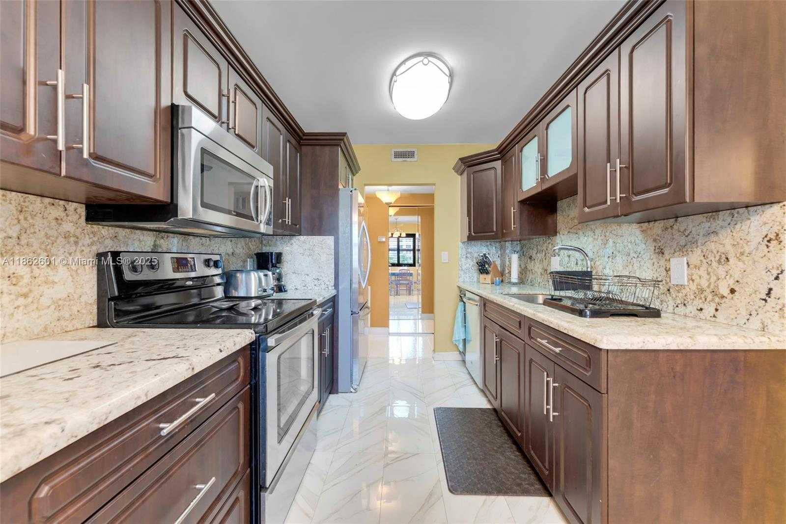 Small Image of 3800 HILLCREST DR #412, Hollywood Number 6