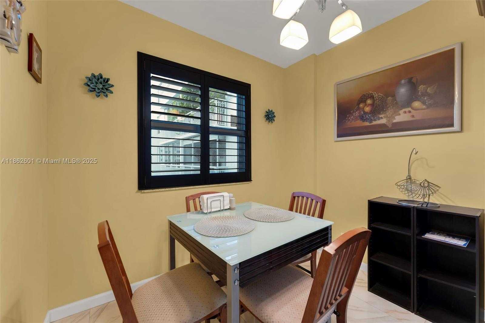 Small Image of 3800 HILLCREST DR #412, Hollywood Number 7