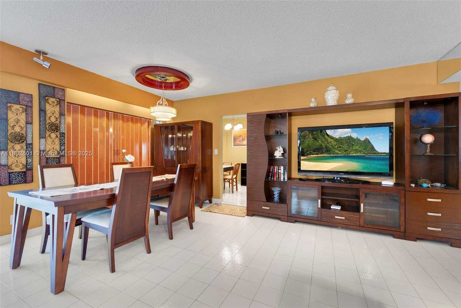 Small Image of 3800 HILLCREST DR #412, Hollywood Number 9