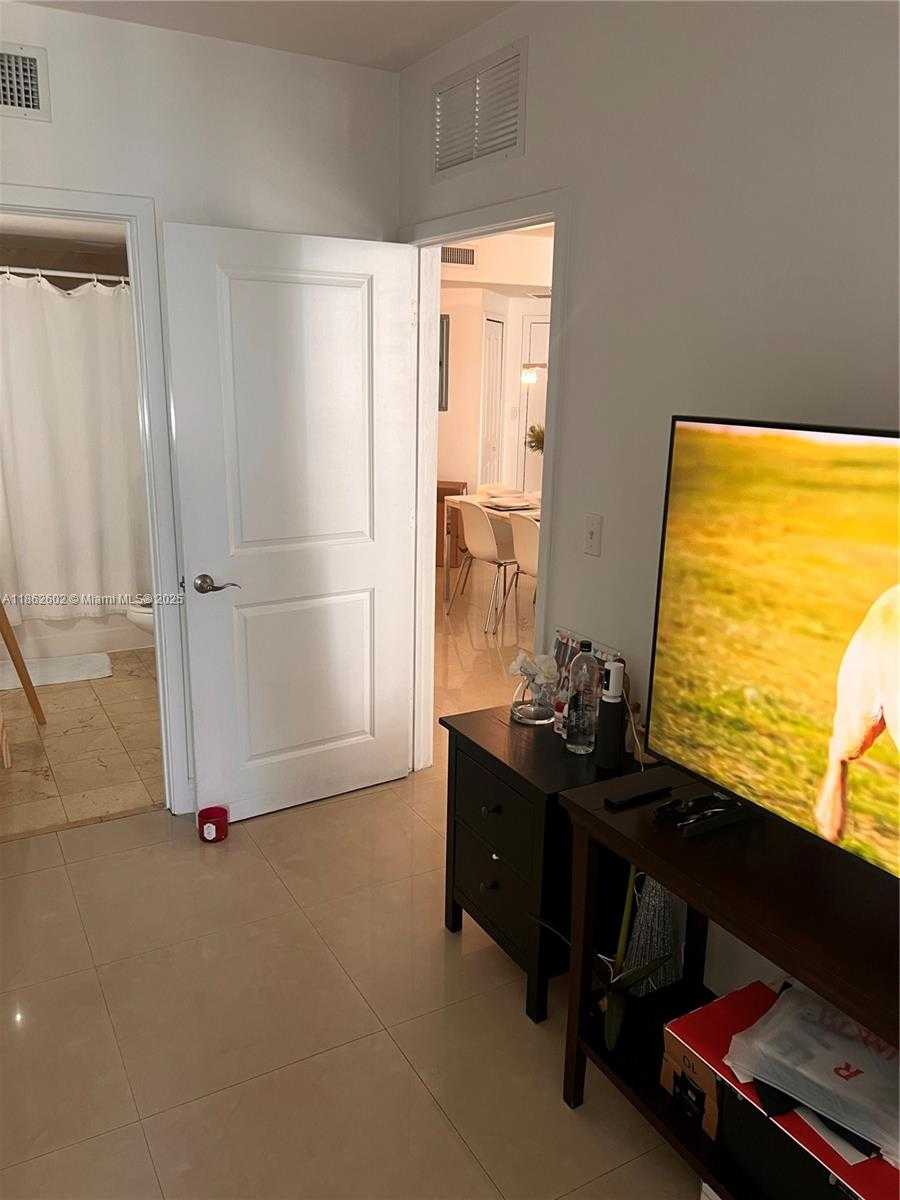 Small Image of 170 SOUTH EAST 14TH ST #1504, Miami Number 22