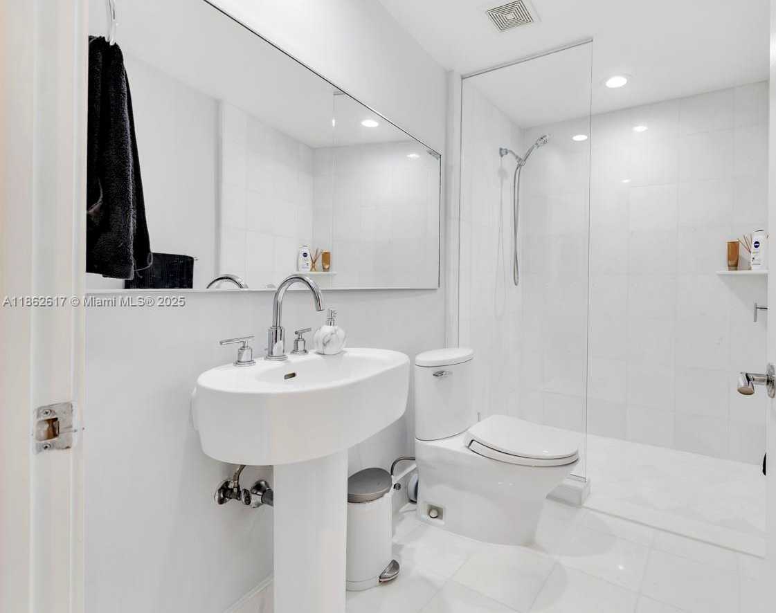 Small Image of 2950 NORTH EAST 188TH ST #315, Aventura Number 16