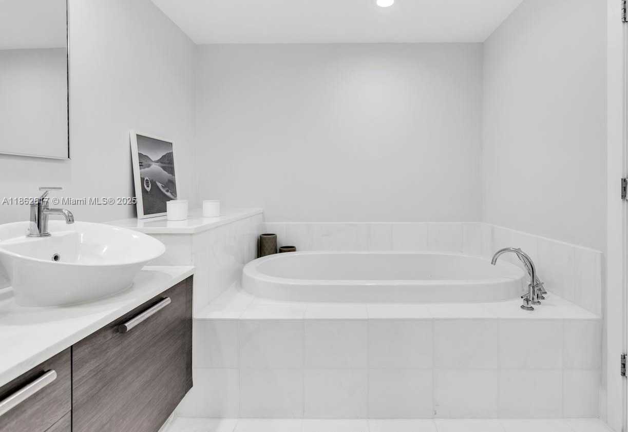 Small Image of 2950 NORTH EAST 188TH ST #315, Aventura Number 34