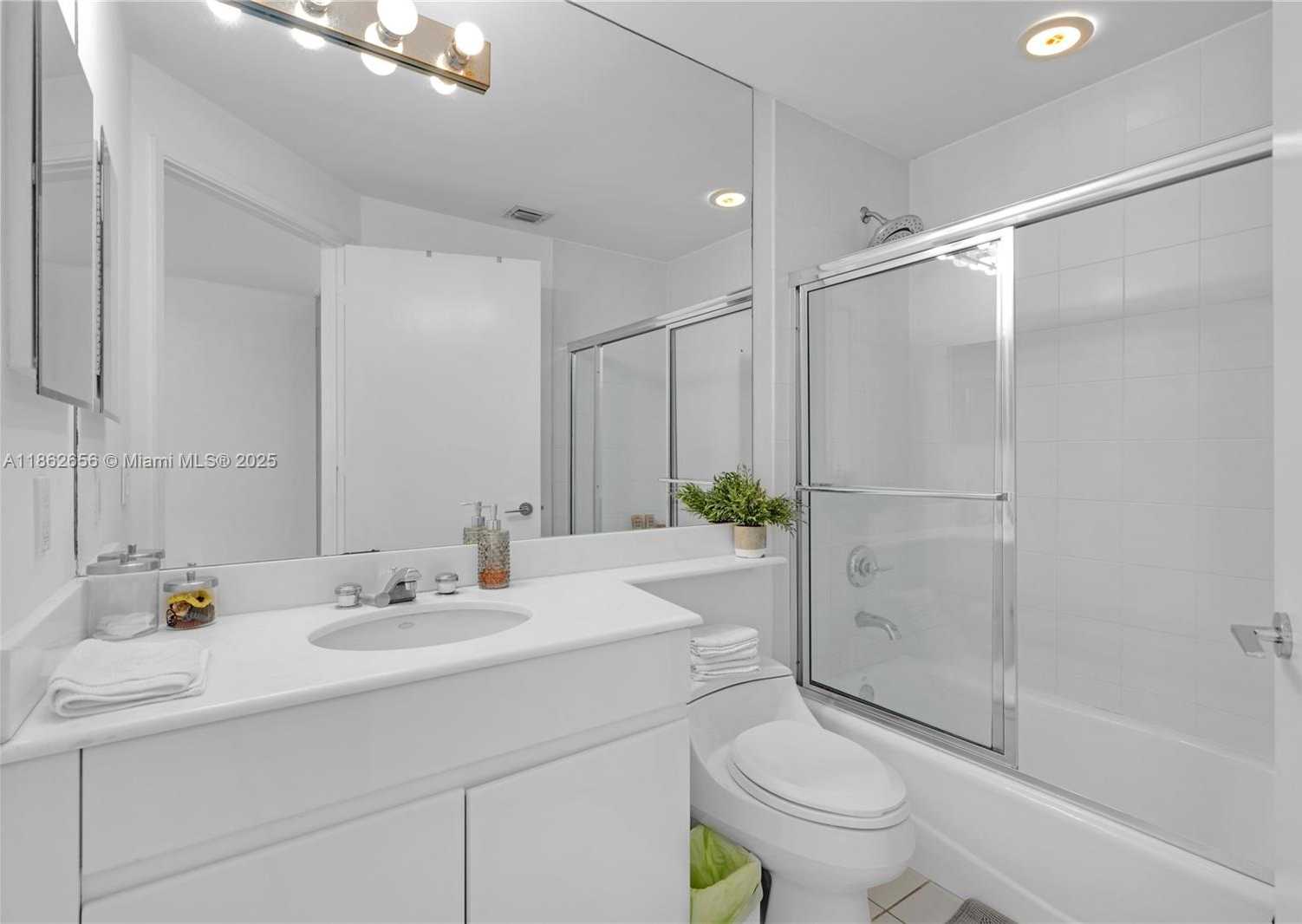 Small Image of 701 CRANDON BLVD #302, Key Biscayne Number 37