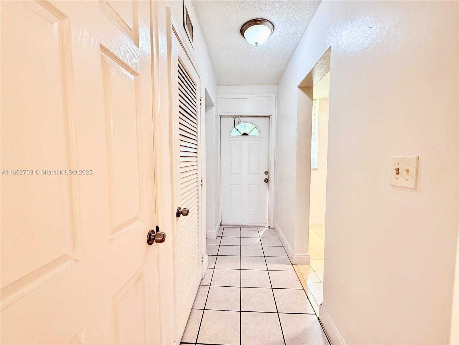 Small Image of 5495 NORTH WEST 10TH CT #104, Plantation Number 9