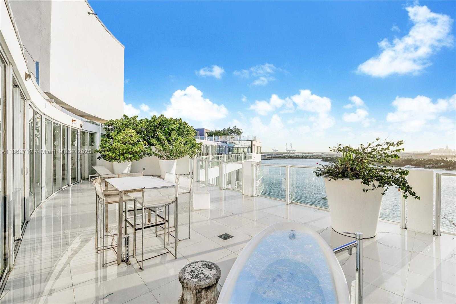 Small Image of 1100 WEST AVE #TS-4, Miami Beach Number 3
