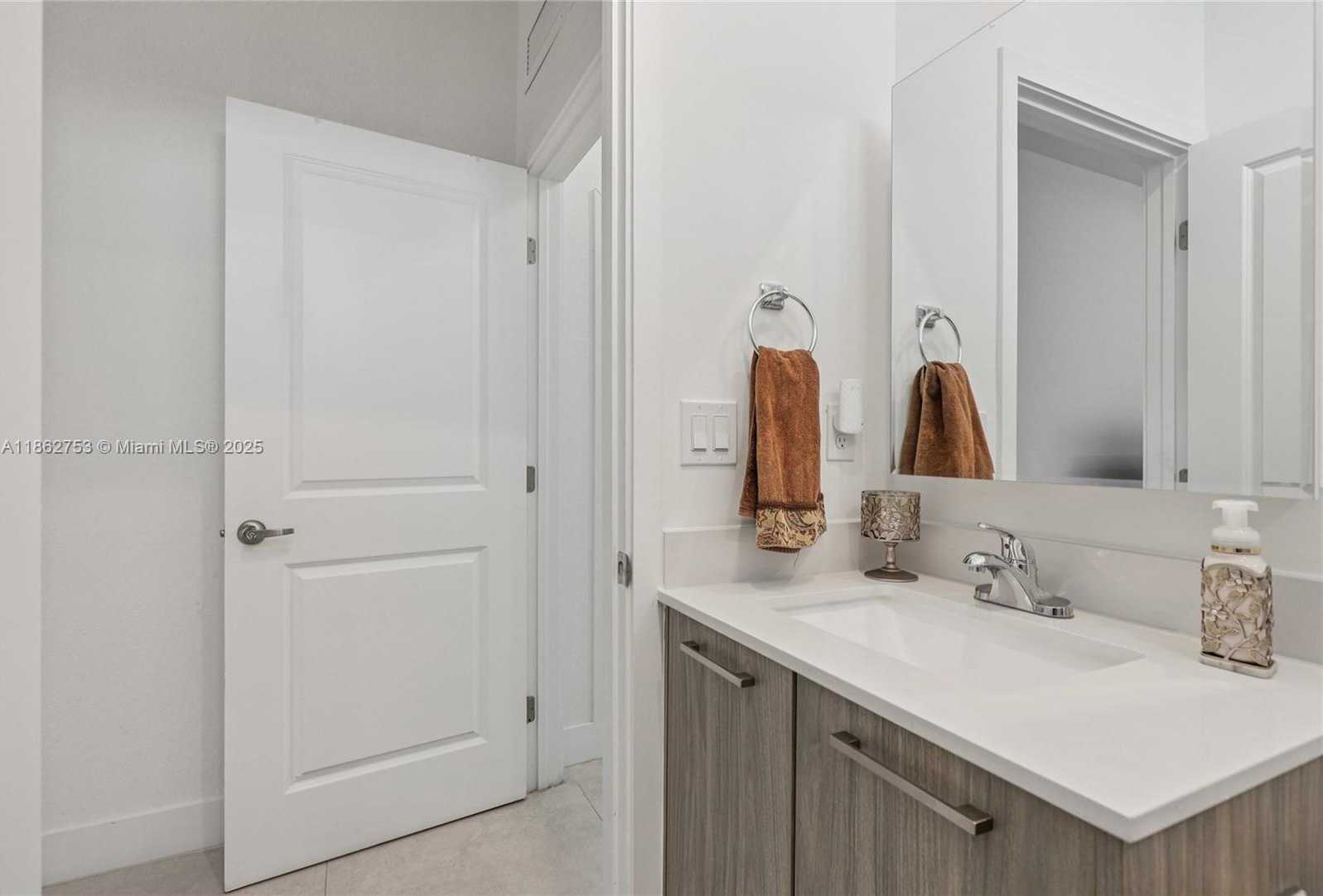 Small Image of 13663 SOUTH WEST 158TH AVE, Miami Number 26