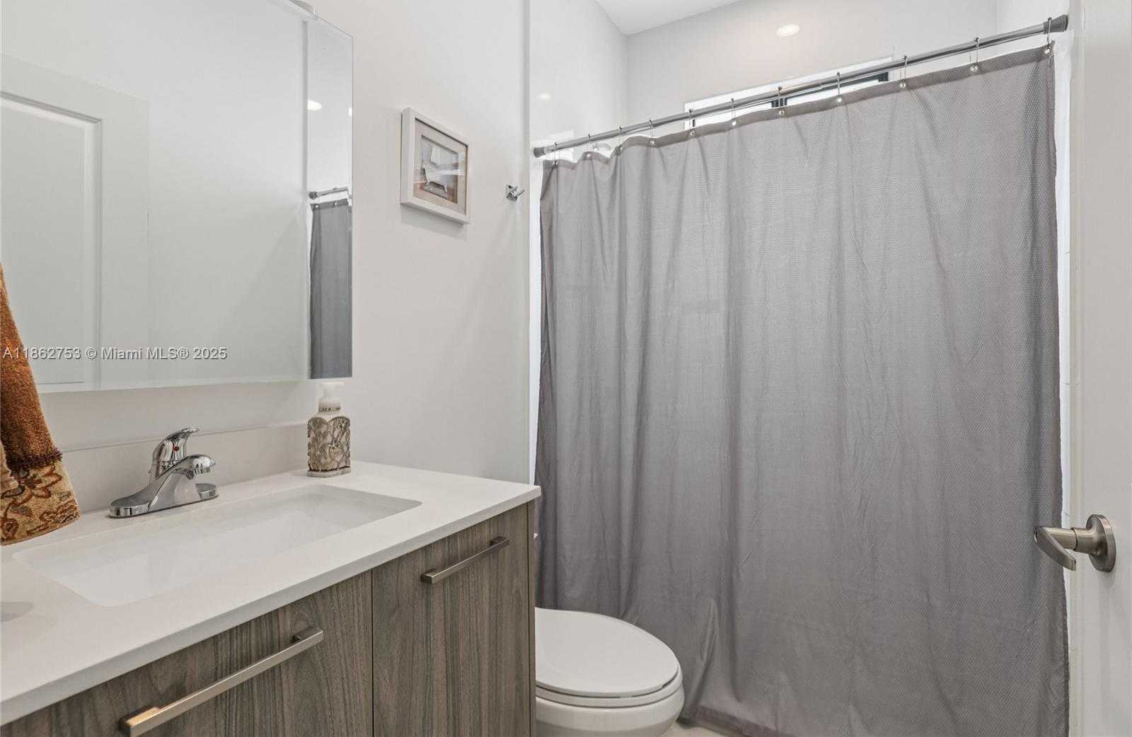 Small Image of 13663 SOUTH WEST 158TH AVE, Miami Number 27
