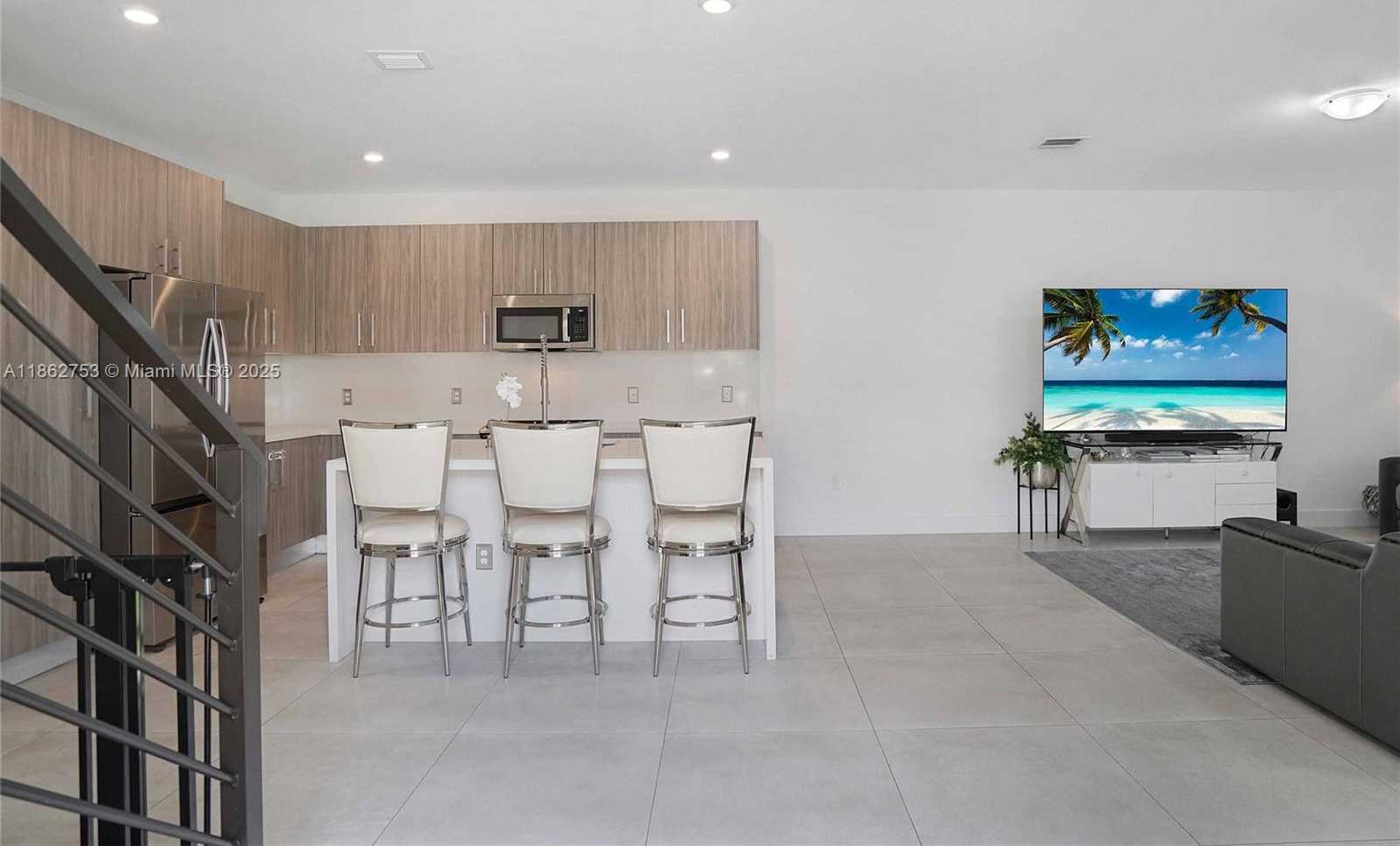 Small Image of 13663 SOUTH WEST 158TH AVE, Miami Number 3