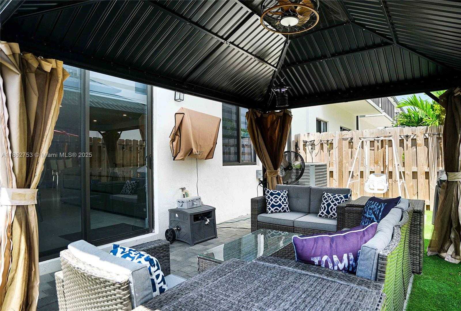 Small Image of 13663 SOUTH WEST 158TH AVE, Miami Number 30