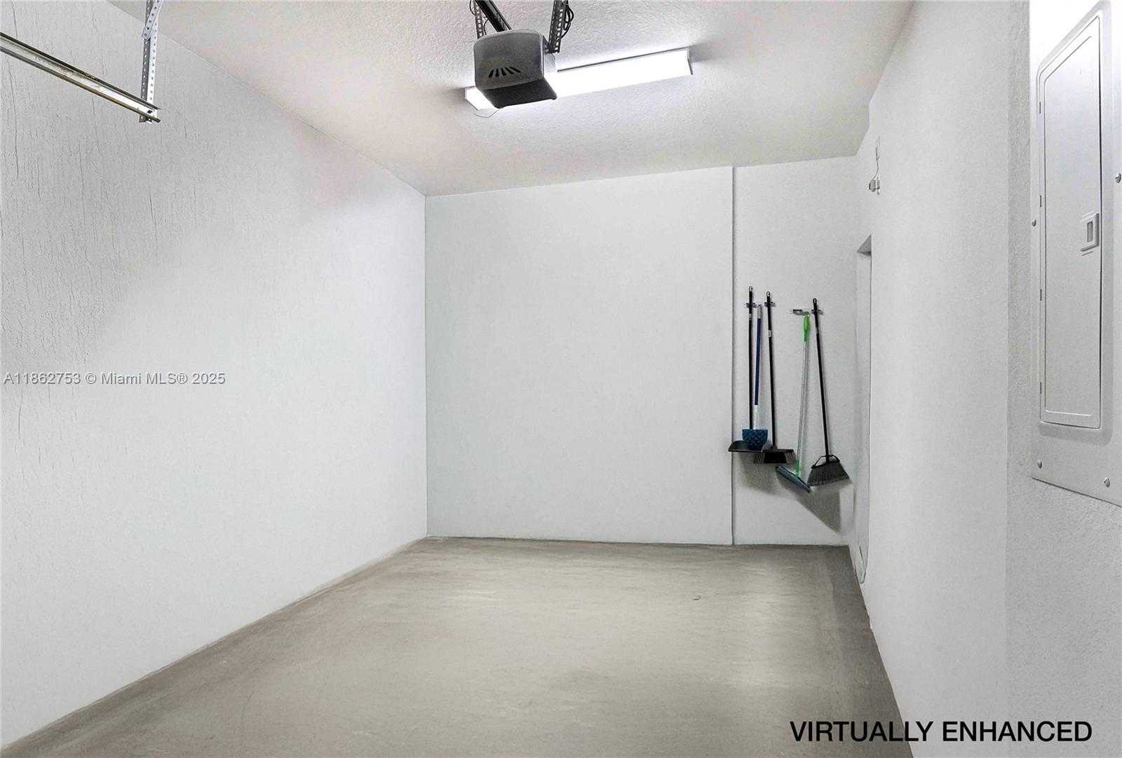 Small Image of 13663 SOUTH WEST 158TH AVE, Miami Number 32
