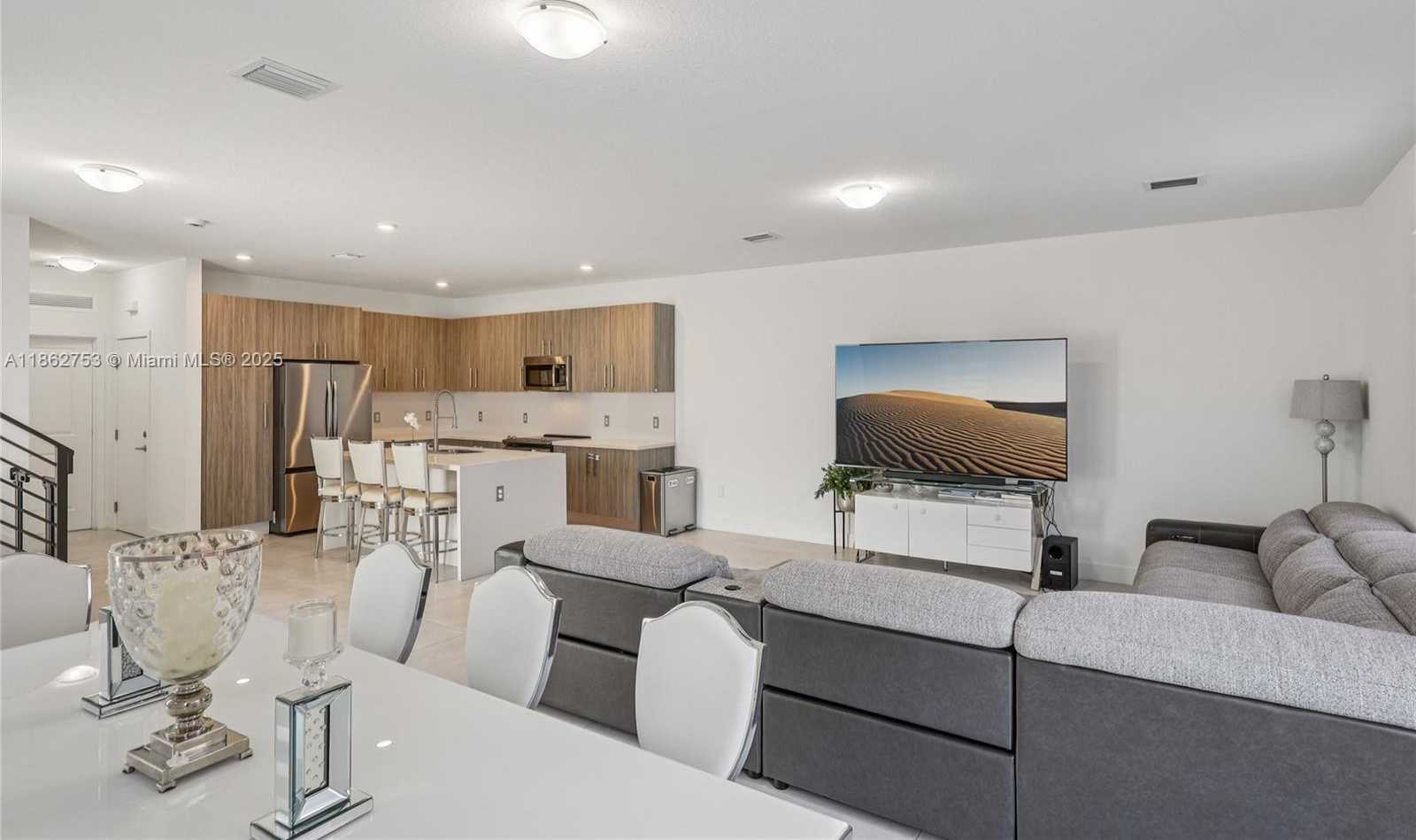 Small Image of 13663 SOUTH WEST 158TH AVE, Miami Number 6