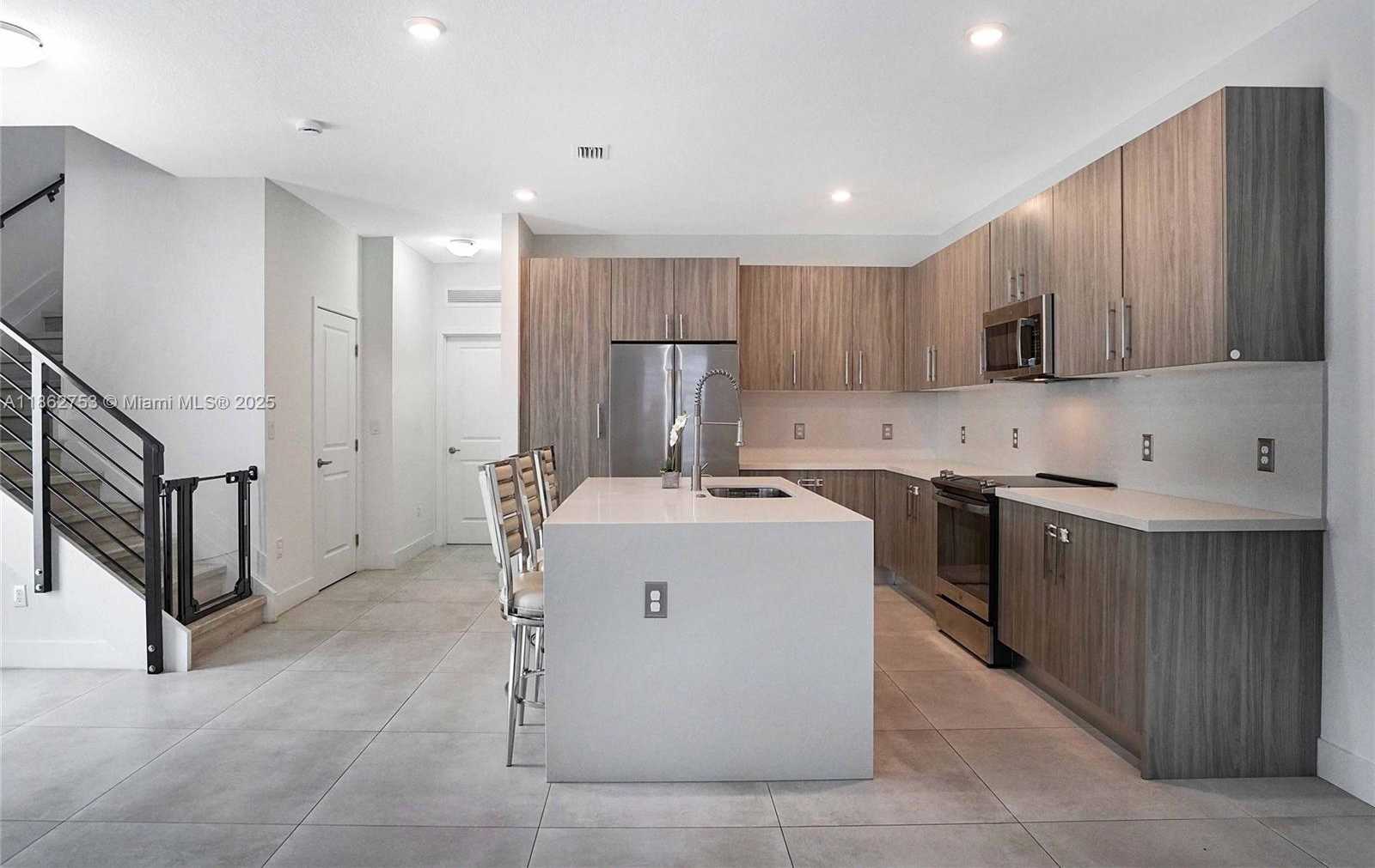 Small Image of 13663 SOUTH WEST 158TH AVE, Miami Number 7