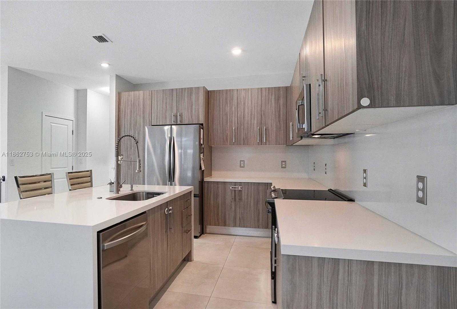 Small Image of 13663 SOUTH WEST 158TH AVE, Miami Number 8