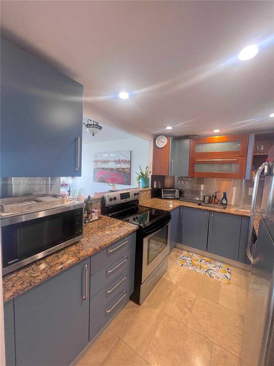Small Image of 5838 COLLINS AVE #7G, Miami Beach Number 10