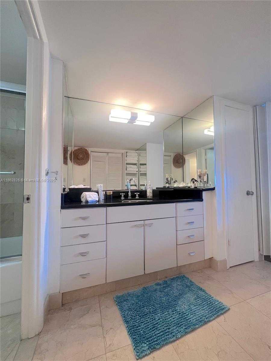 Small Image of 5838 COLLINS AVE #7G, Miami Beach Number 15