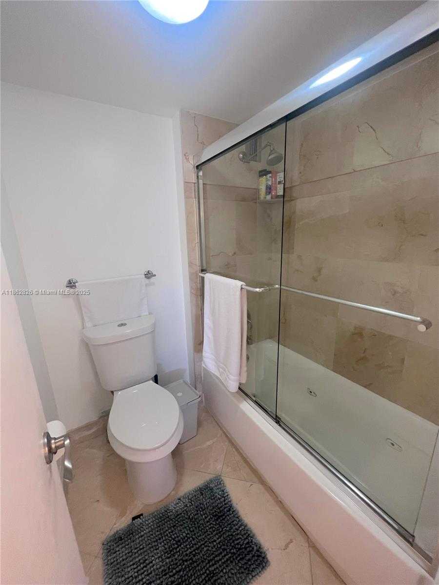 Small Image of 5838 COLLINS AVE #7G, Miami Beach Number 16