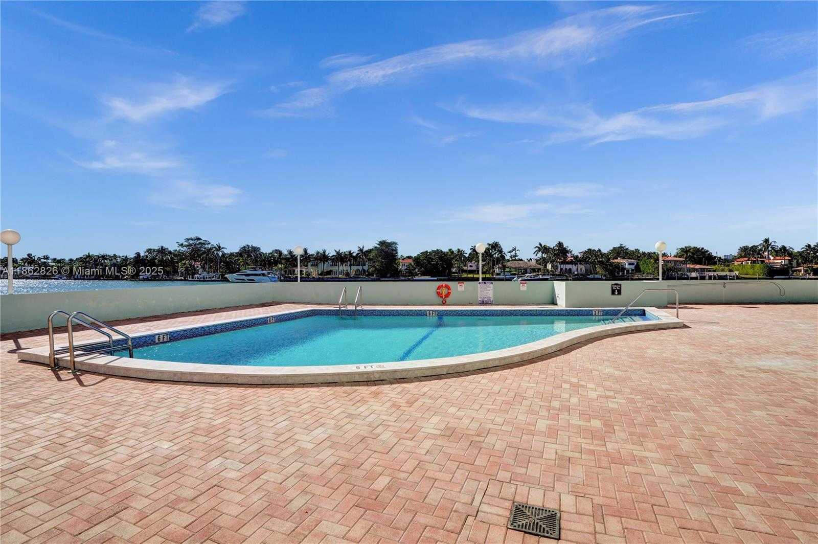 Small Image of 5838 COLLINS AVE #7G, Miami Beach Number 19