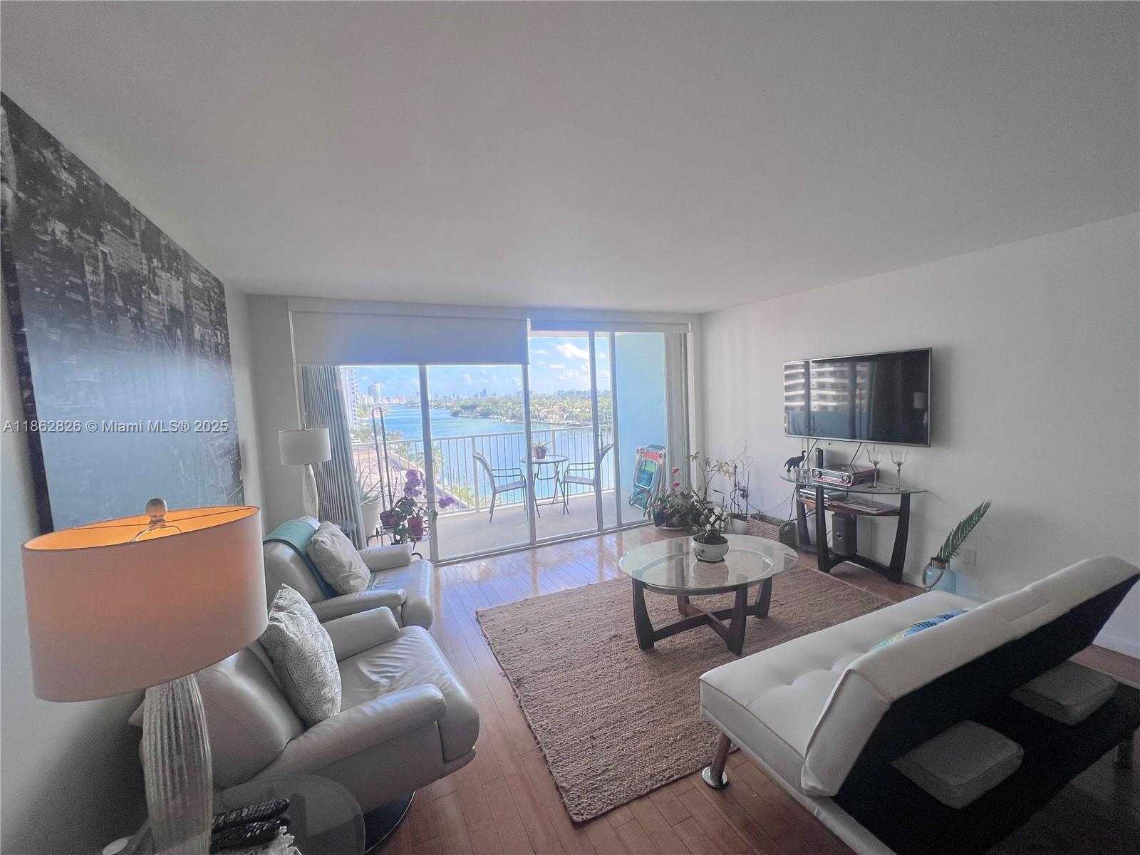 Small Image of 5838 COLLINS AVE #7G, Miami Beach Number 4
