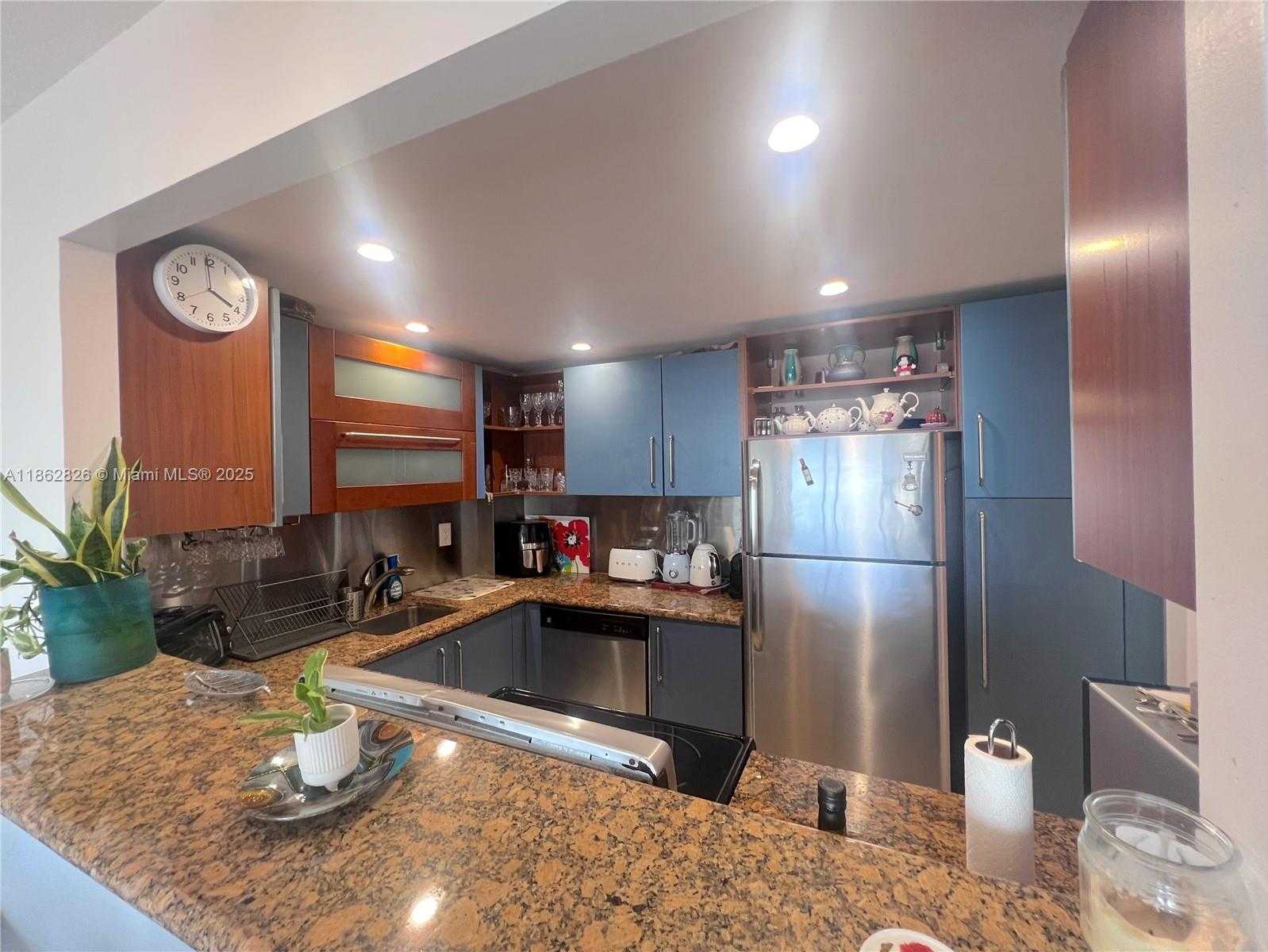 Small Image of 5838 COLLINS AVE #7G, Miami Beach Number 8