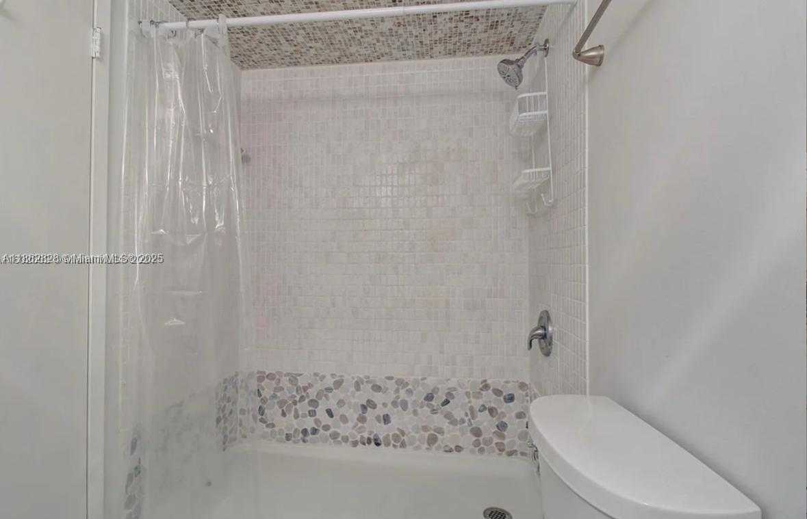 Small Image of 2655 COLLINS AVE #2007, Miami Beach Number 11
