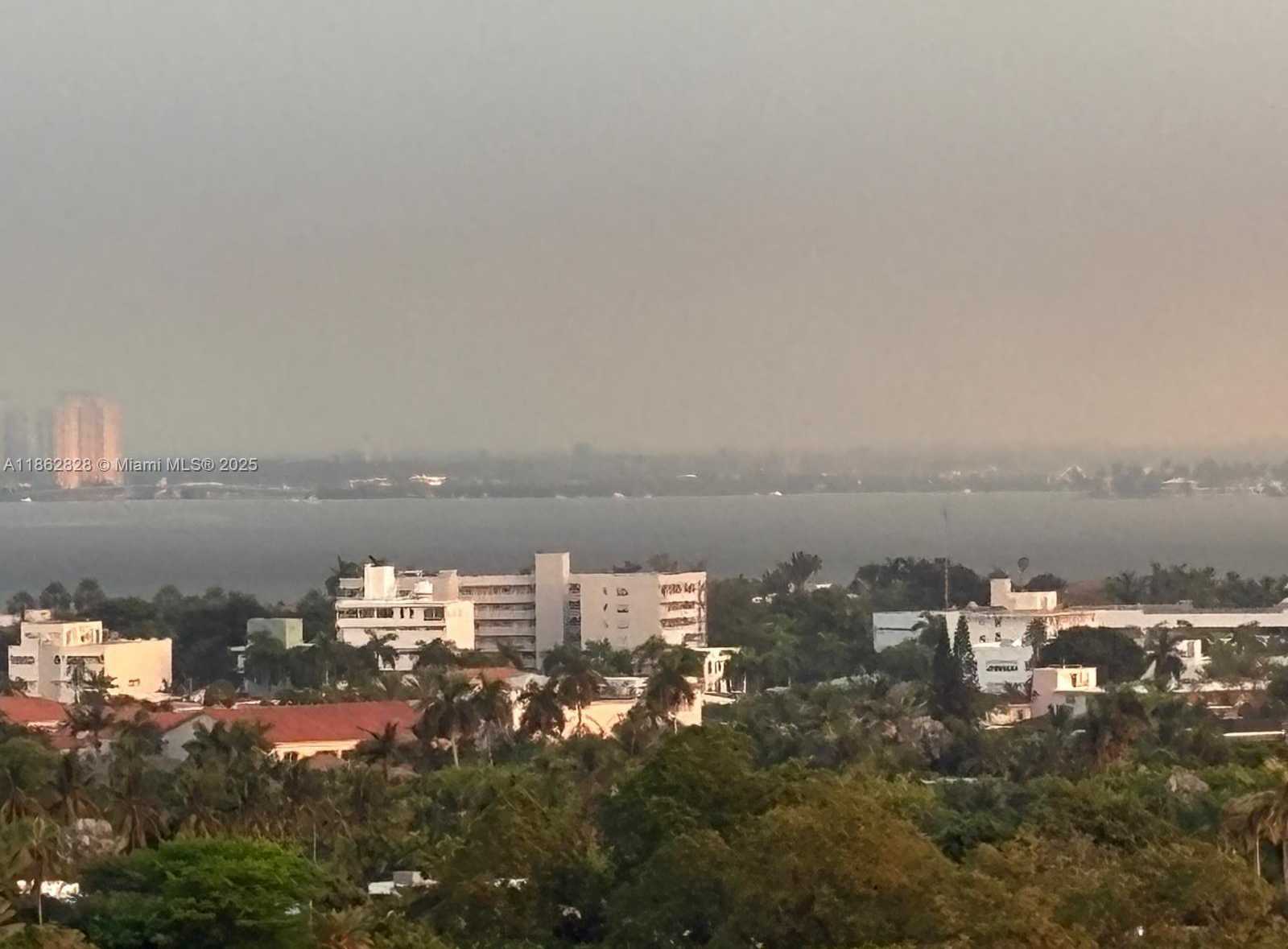 Small Image of 2655 COLLINS AVE #2007, Miami Beach Number 7