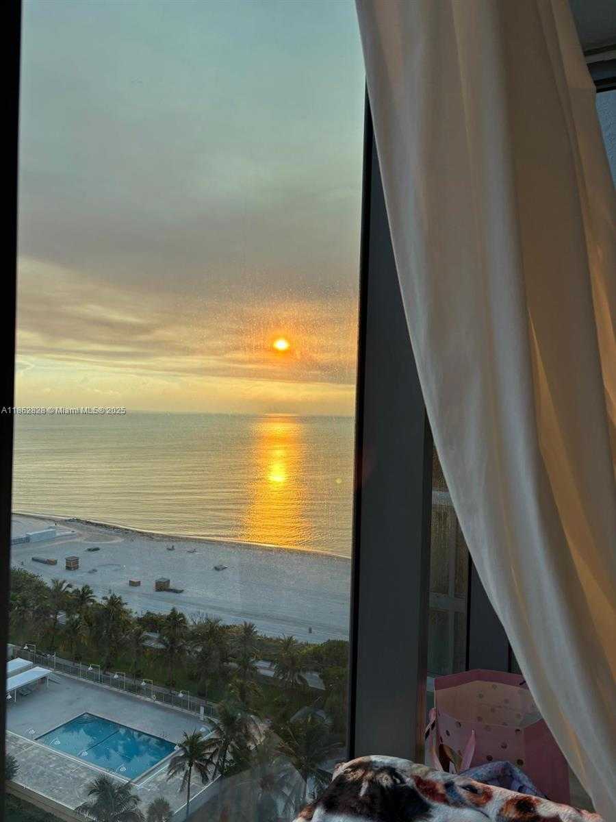 Small Image of 2655 COLLINS AVE #2007, Miami Beach Number 8