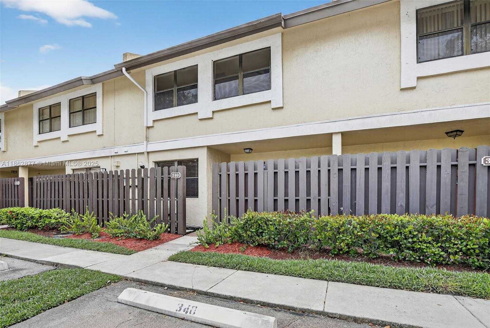 Small Image of 340 SOUTH WEST 97TH AVE, Pembroke Pines Number 3