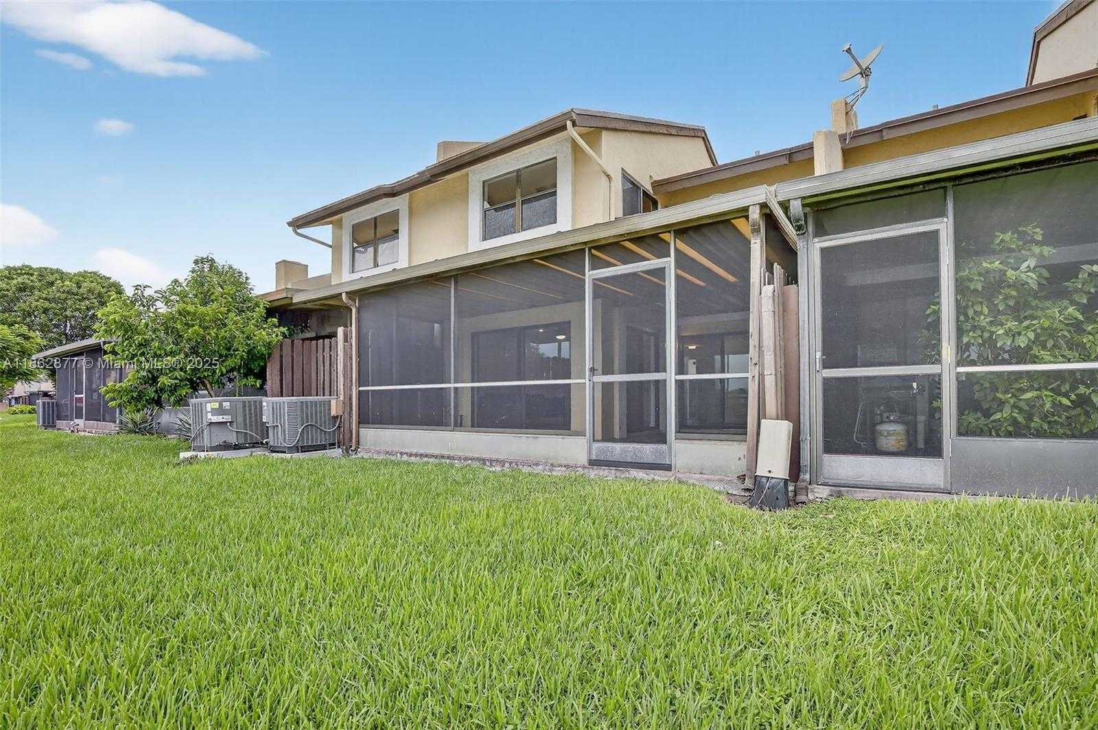 Small Image of 340 SOUTH WEST 97TH AVE, Pembroke Pines Number 39