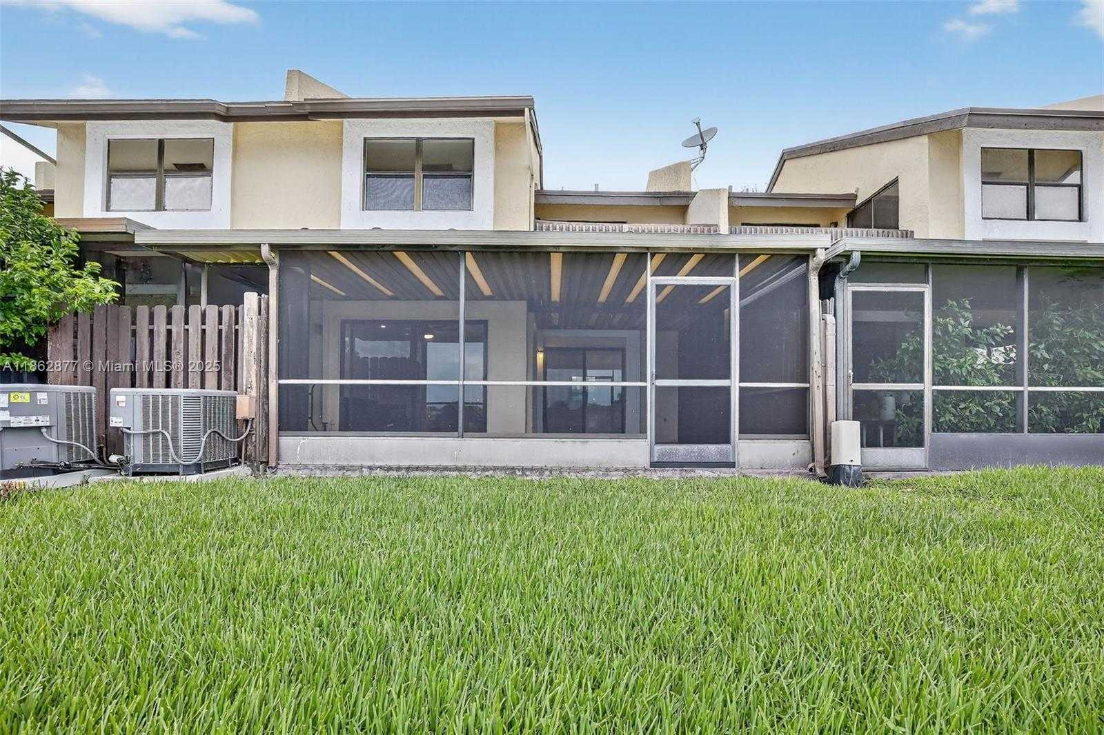 Small Image of 340 SOUTH WEST 97TH AVE, Pembroke Pines Number 40